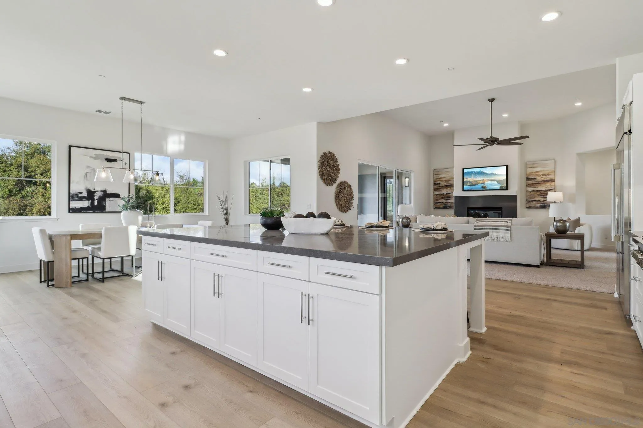 https://cdn.realtyfeed.com/cdn/127/250041377/f14f69d47baf31b4be603f6fe1bf4aff.webp
