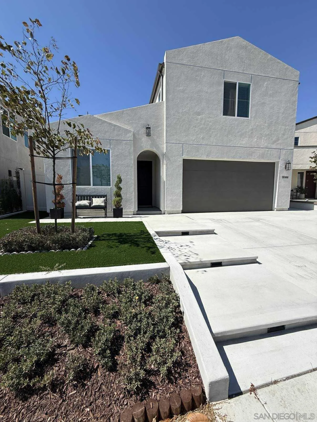 https://cdn.realtyfeed.com/cdn/127/250041381/e3bfd2ceddf0032399fc4eed3ce6ecf1.webp