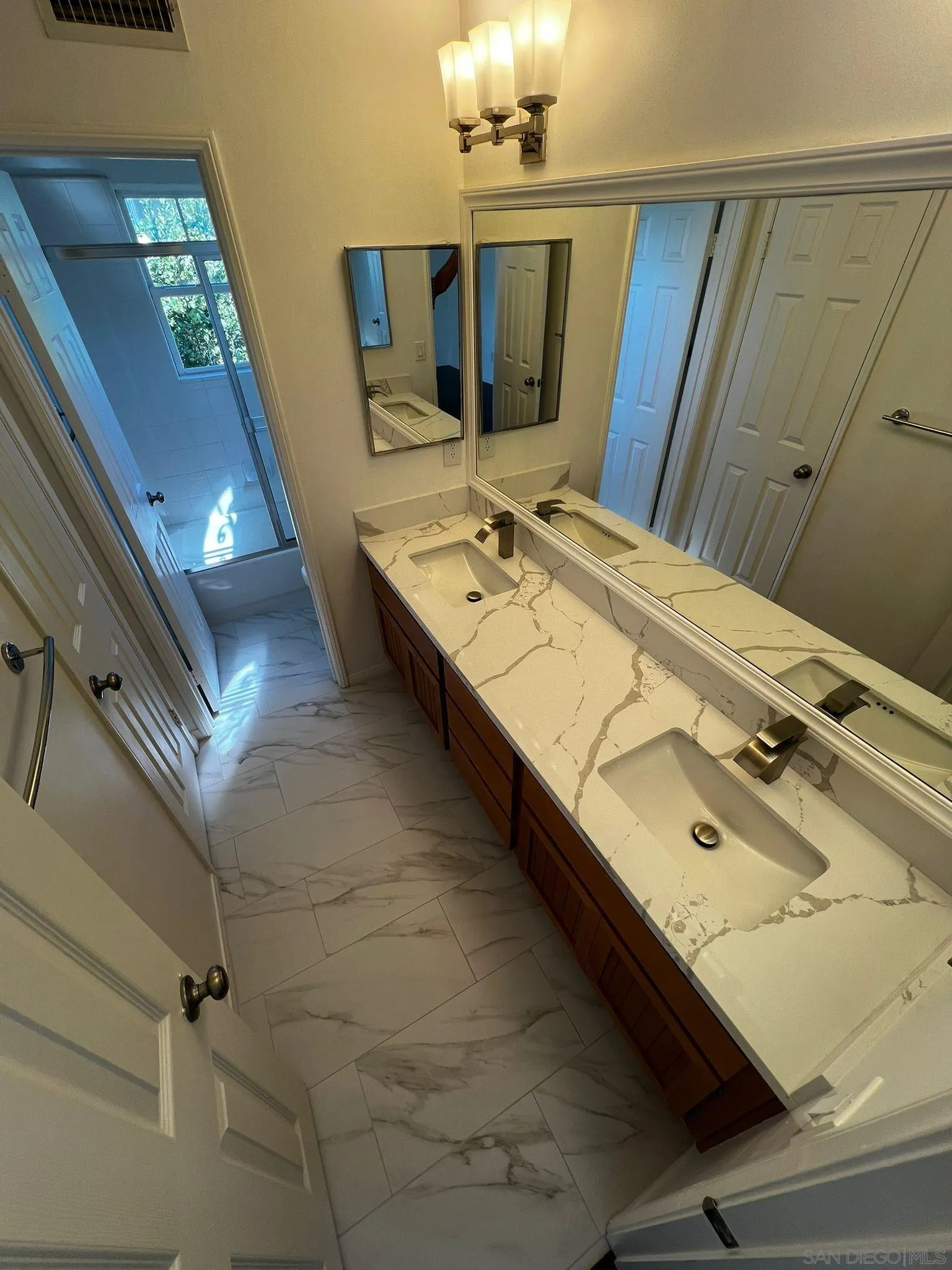 https://cdn.realtyfeed.com/cdn/127/250041382/3b2cce729f5728f5ec53a0811e0ebea5.webp
