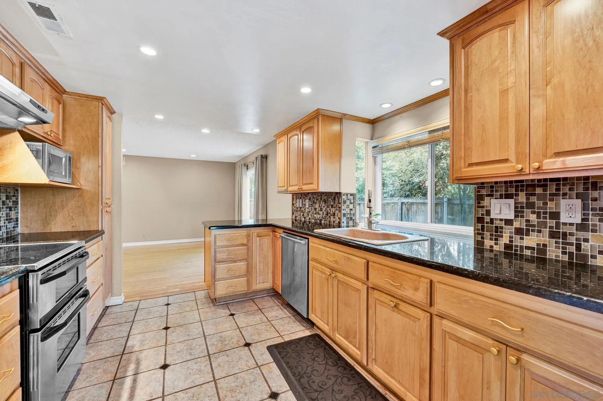 https://cdn.realtyfeed.com/cdn/127/250041383/06adacef75f2d83500cde3fc0dbb2657.webp