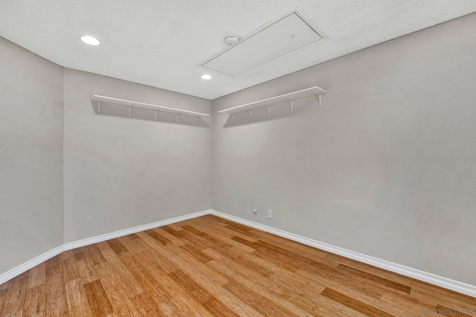 https://cdn.realtyfeed.com/cdn/127/250041383/19a89225b5416e89fc165c548038fd5d.webp