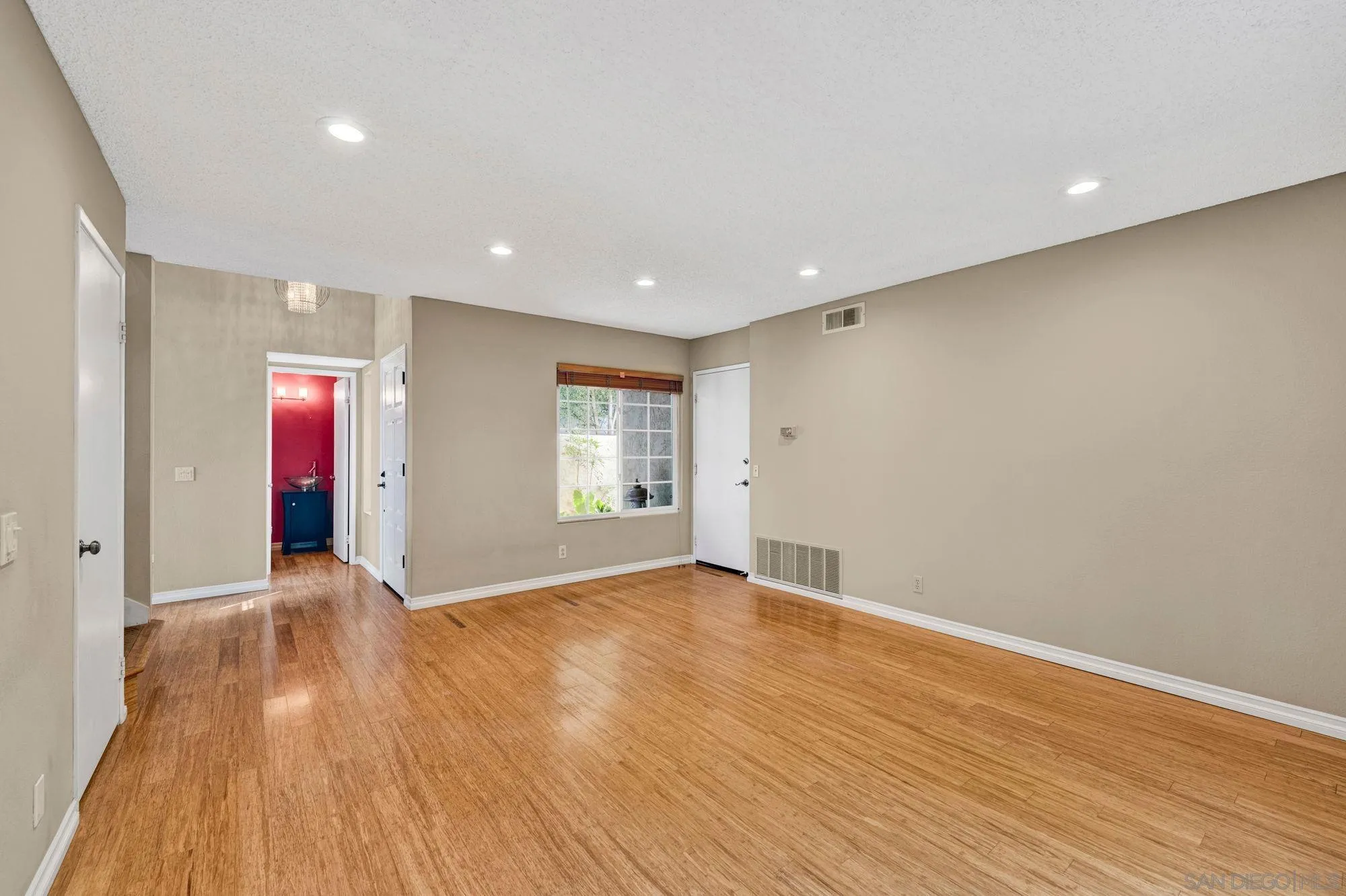 https://cdn.realtyfeed.com/cdn/127/250041383/75c716c7860d82ebaa59e7492433874d.webp