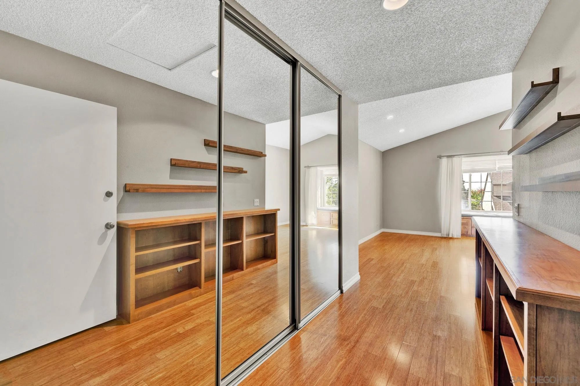 https://cdn.realtyfeed.com/cdn/127/250041383/ca85edecd0806bdbe76f17bcd8de05a3.webp
