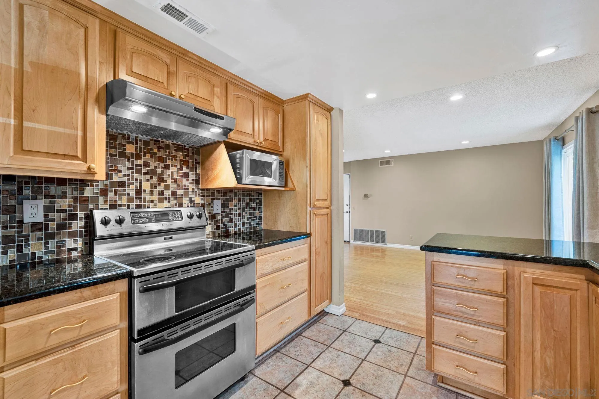 https://cdn.realtyfeed.com/cdn/127/250041383/e5320ebd7c9464804eede47e5af74b1b.webp