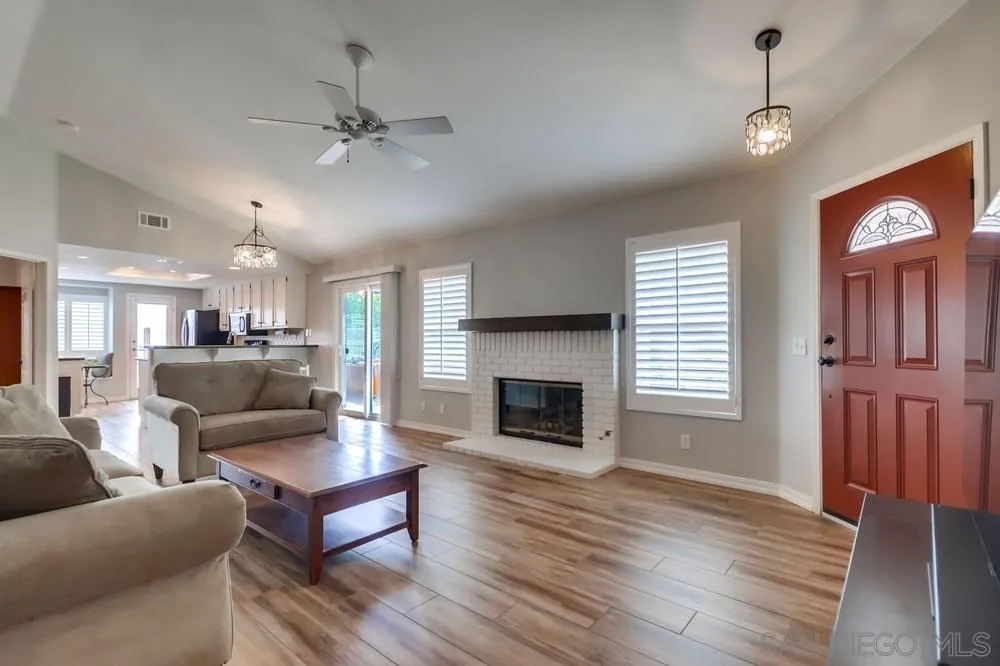 https://cdn.realtyfeed.com/cdn/127/250041386/033eaac1f047055e47d5a0d53ce7f815.webp