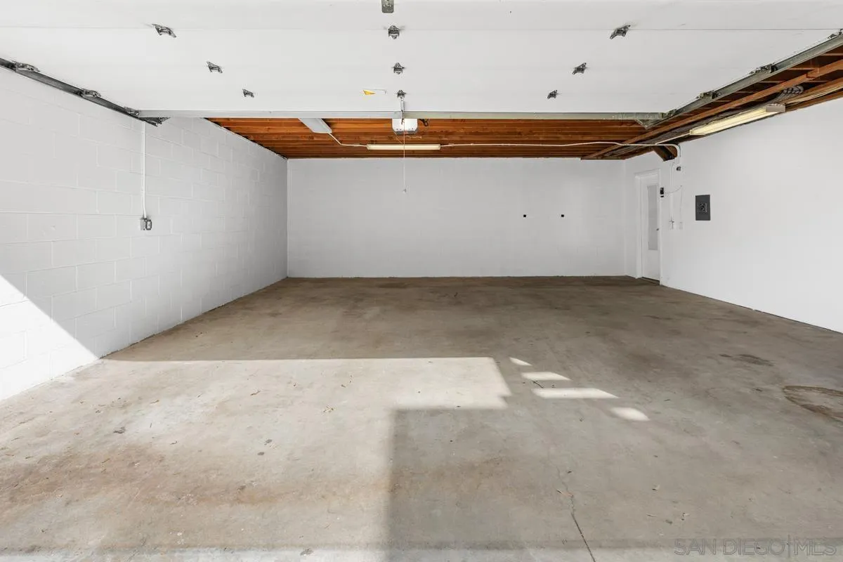 https://cdn.realtyfeed.com/cdn/127/250041387/15a3c2d40a36652a53001aa9eaec62c5.webp