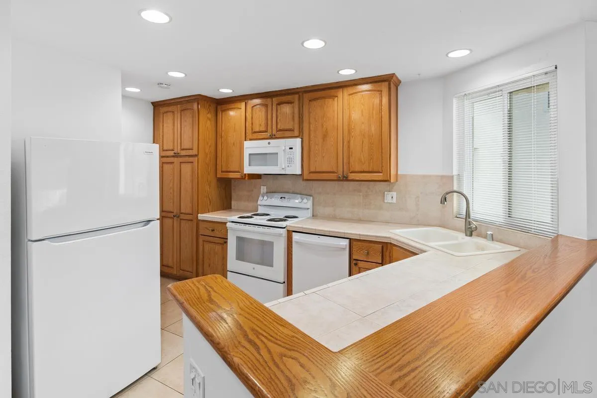 https://cdn.realtyfeed.com/cdn/127/250041387/65edd801cc7a538b8c3beaba3d740ce1.webp