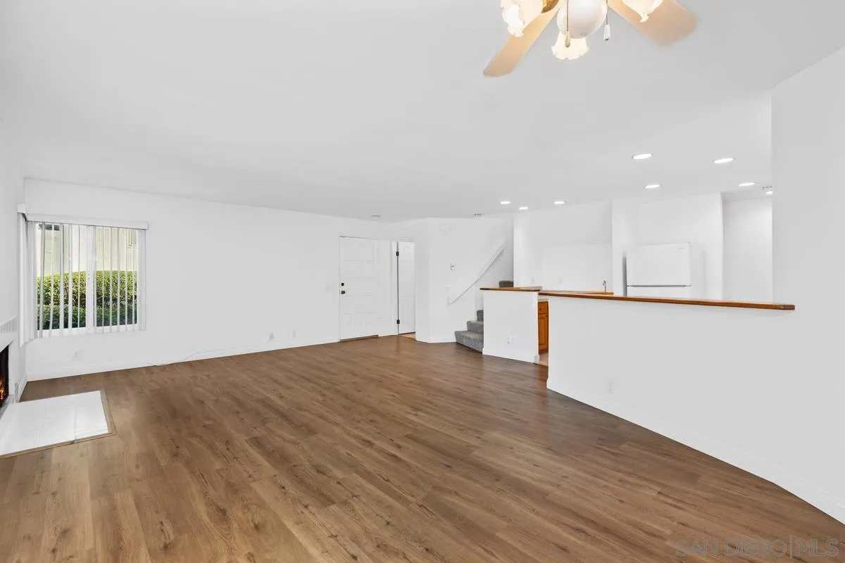 https://cdn.realtyfeed.com/cdn/127/250041387/9779e2254f06221e6094f403f0a70dba.webp