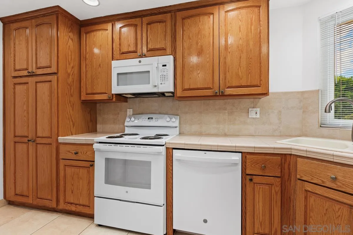 https://cdn.realtyfeed.com/cdn/127/250041387/d54d465d6f96bb7d76fc292ff2e4fac4.webp