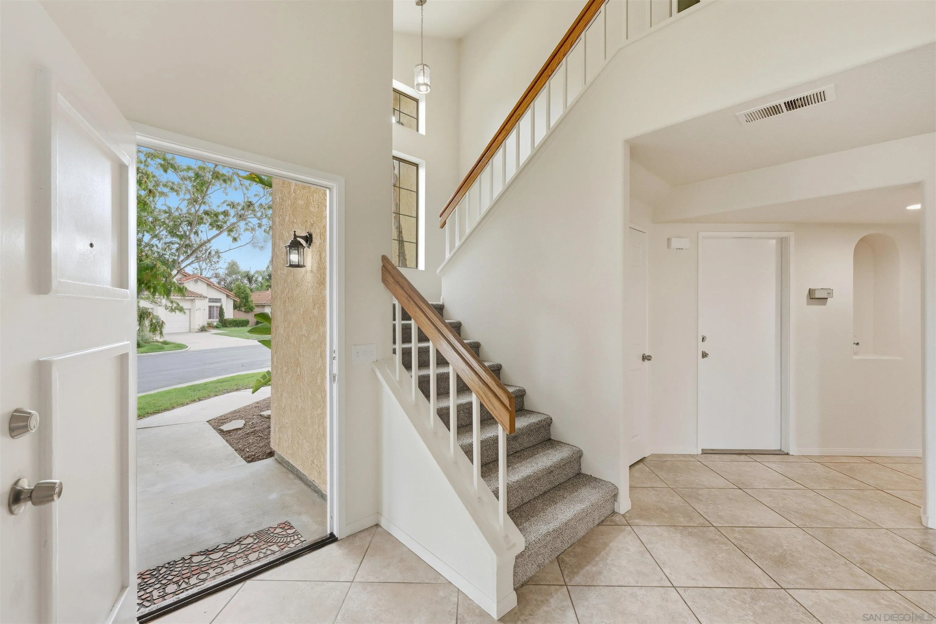 https://cdn.realtyfeed.com/cdn/127/250041388/0b1eff171bc31572a8a57858c36a450d.webp