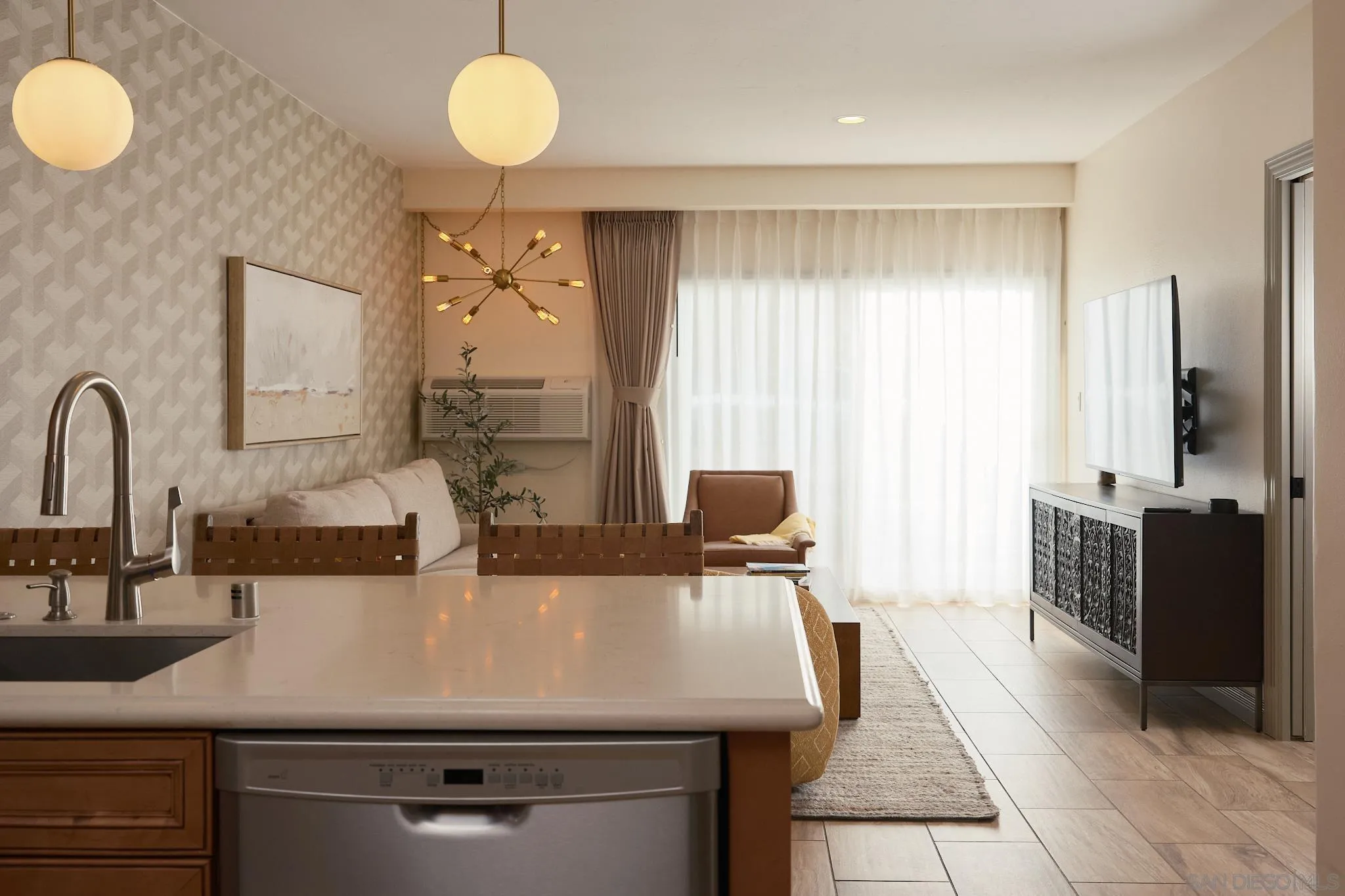 https://cdn.realtyfeed.com/cdn/127/250041393/8db84a00ae342360a872f5239dc0057a.webp