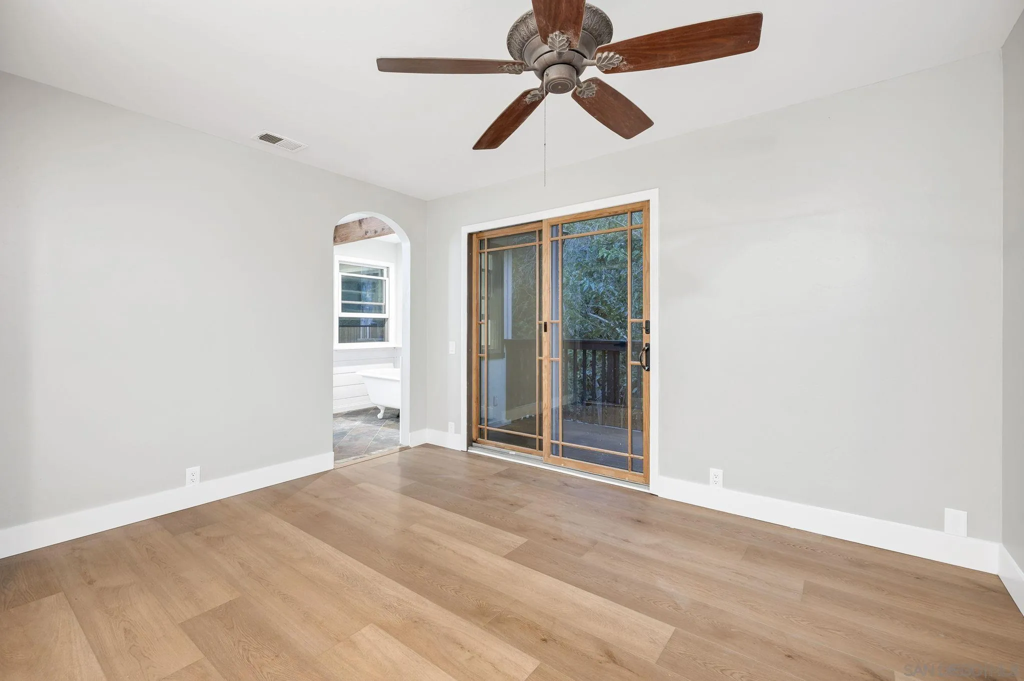 https://cdn.realtyfeed.com/cdn/127/250041396/2631025a8beb705e1b07a3b67b1f0cf3.webp