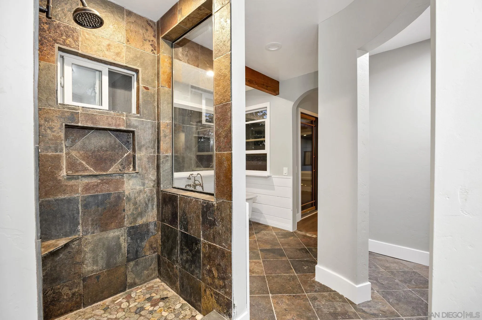 https://cdn.realtyfeed.com/cdn/127/250041396/3e7dd002d0a1e5f862ca27ff525ab7cd.webp