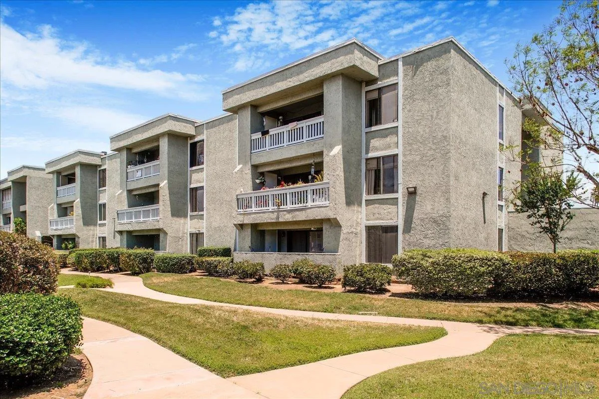 https://cdn.realtyfeed.com/cdn/127/250041401/f39fc4c97efa405be3dec0b57030ae94.webp