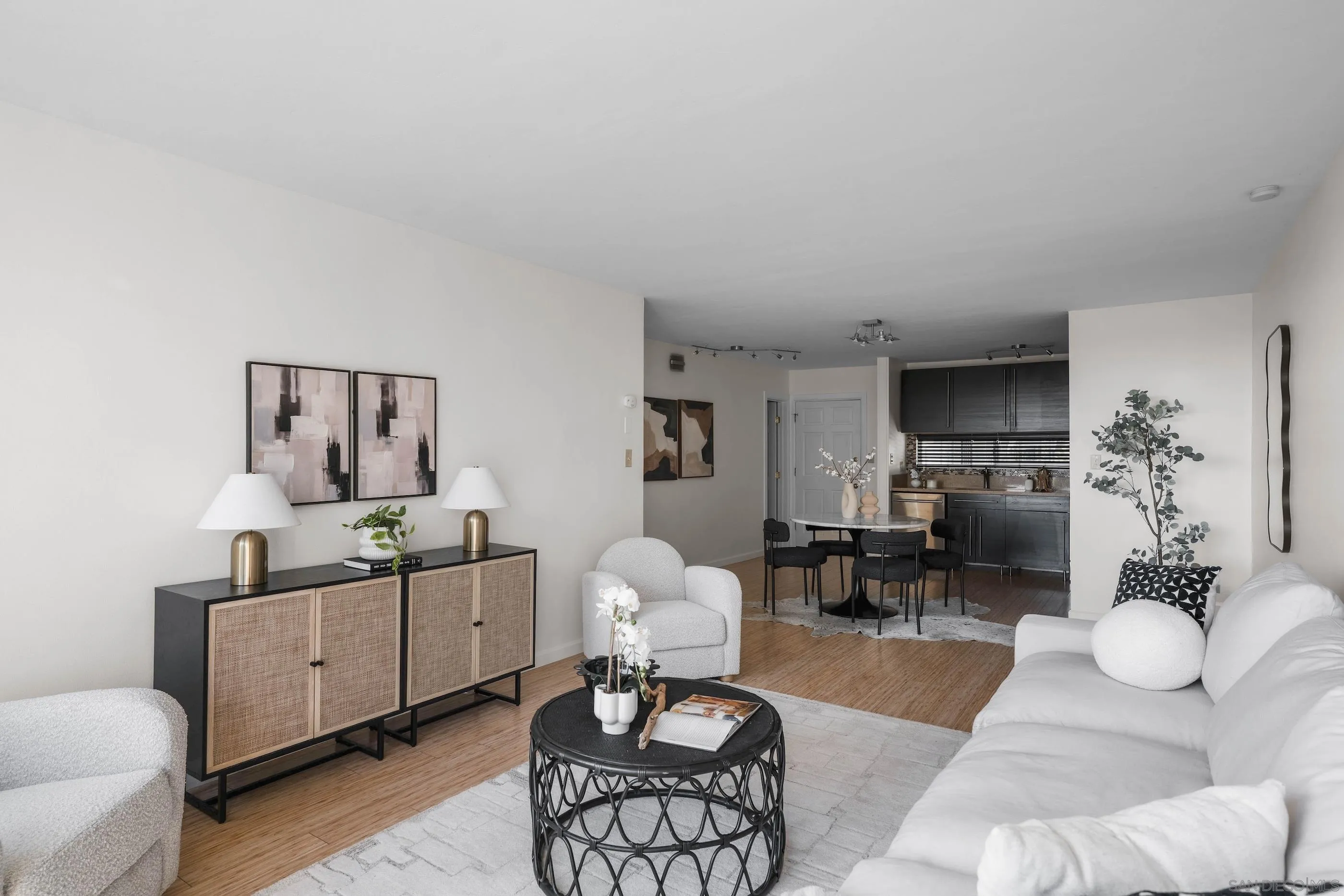 https://cdn.realtyfeed.com/cdn/127/250041403/9aedcd783e7ffbd071a0618ab8a4ff7f.webp
