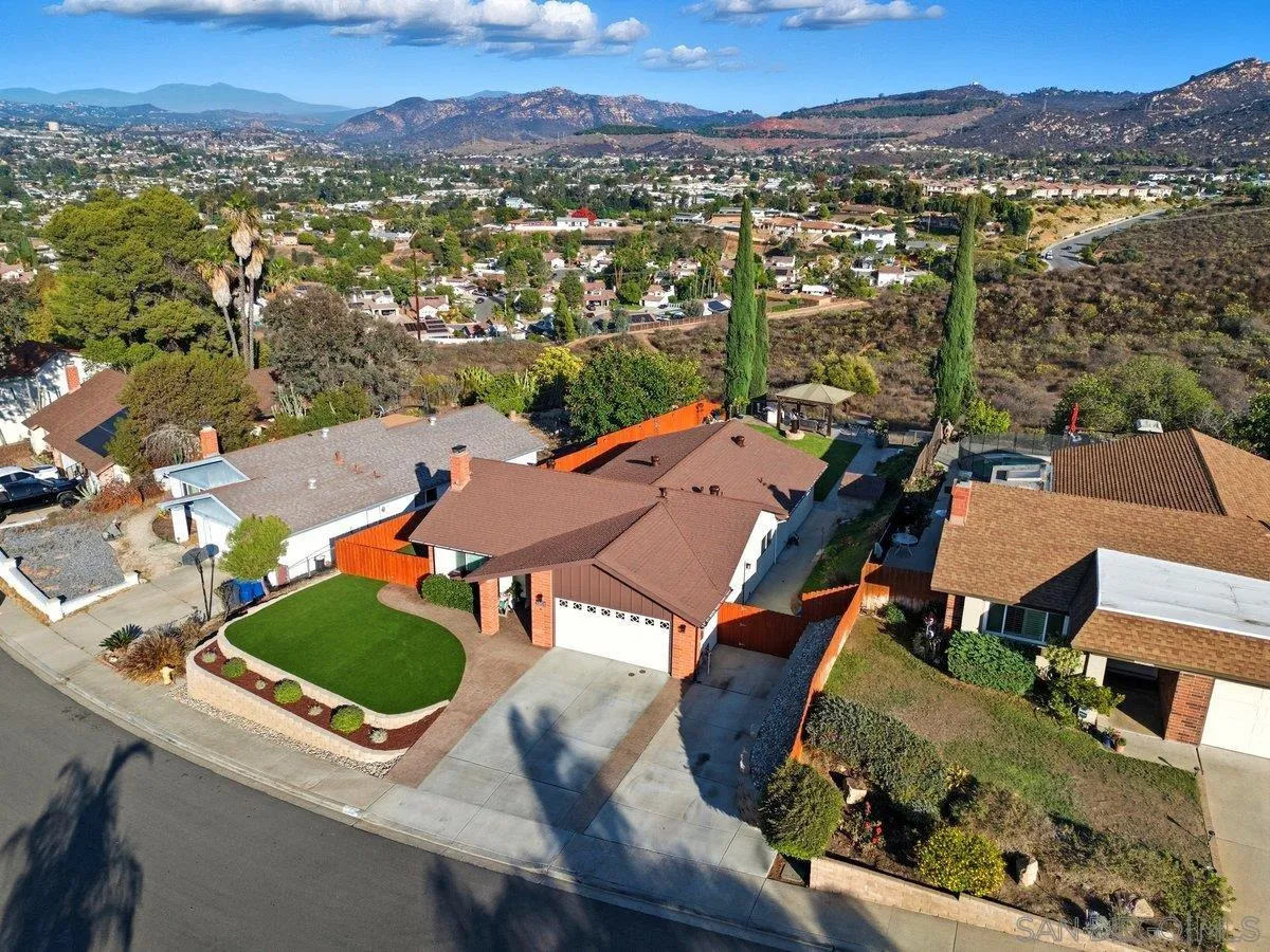 https://cdn.realtyfeed.com/cdn/127/250041405/26ac44ff0ccd7f09a96242744905ec57.webp