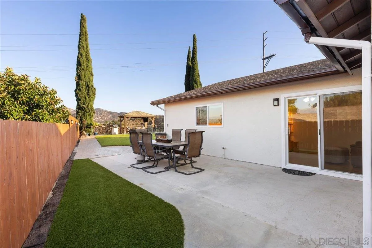 https://cdn.realtyfeed.com/cdn/127/250041405/35bf9f0fce6f4cd61c3a70989ddeb370.webp