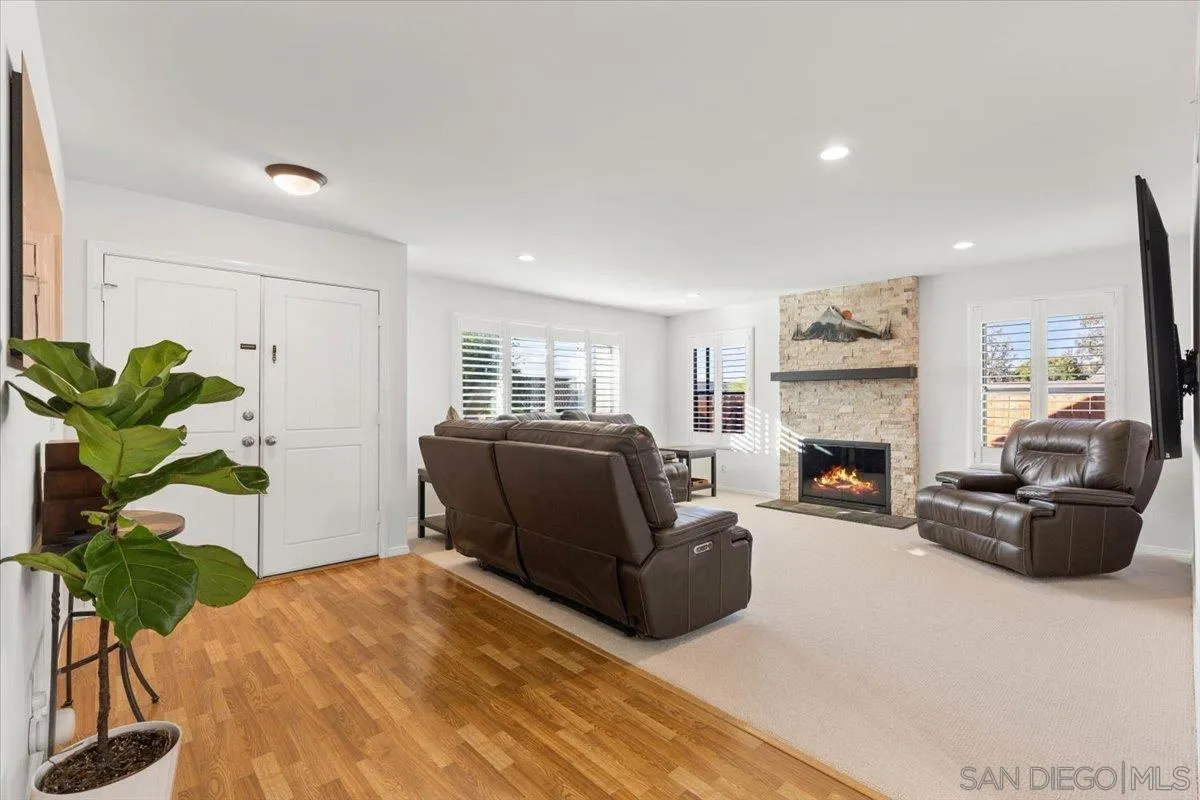 https://cdn.realtyfeed.com/cdn/127/250041405/93521cde9a569cb20c748a81c5c2f009.webp