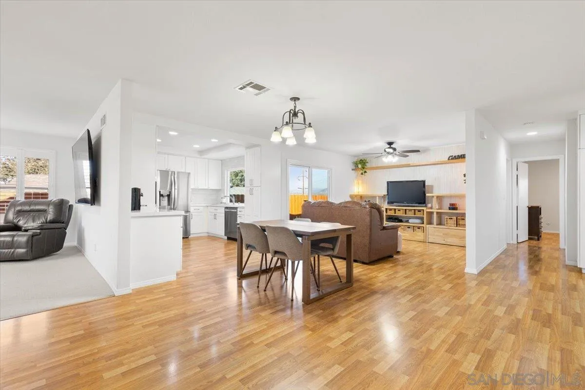 https://cdn.realtyfeed.com/cdn/127/250041405/9e244eac9544e90f6c65167ab44d19df.webp