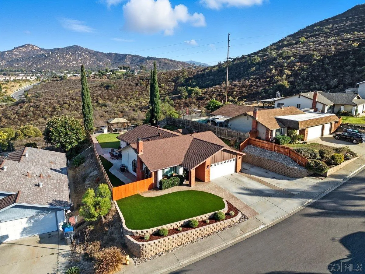 https://cdn.realtyfeed.com/cdn/127/250041405/f58f9be5b3487f28025f09eba8b1965b.webp