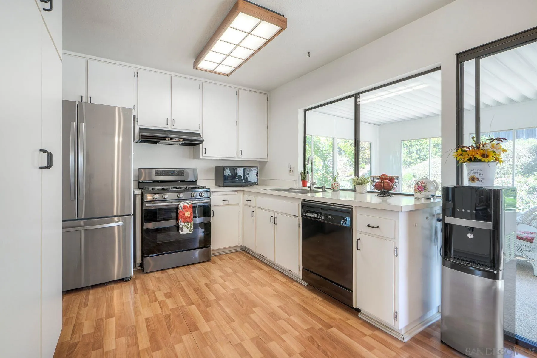 https://cdn.realtyfeed.com/cdn/127/250041407/04cd6c8c1fccbf11900ee1071fc74619.webp