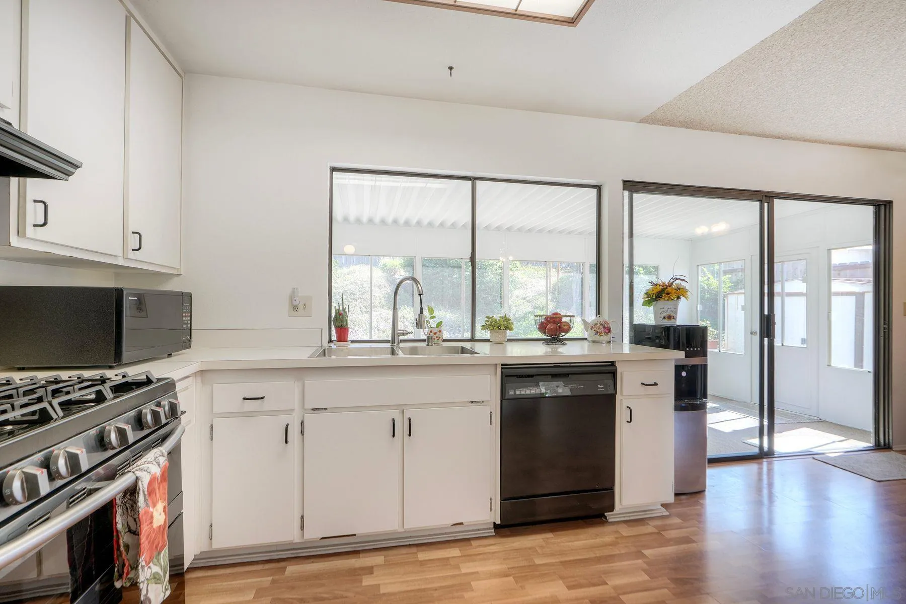 https://cdn.realtyfeed.com/cdn/127/250041407/b3e30df2e23dd7c93ae578088fbab0dc.webp
