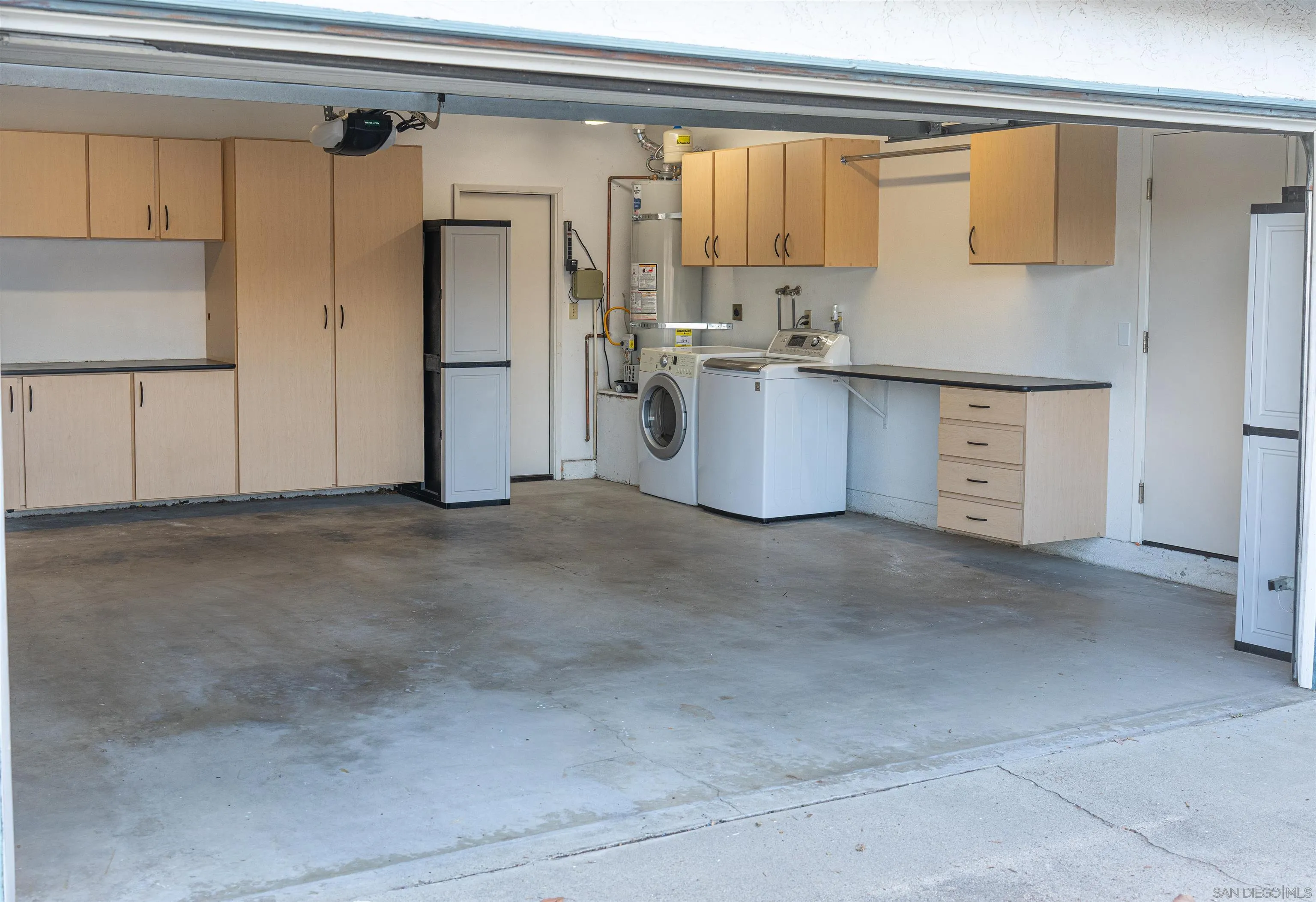 https://cdn.realtyfeed.com/cdn/127/250041407/c30c87d93bbcebb6854f737a85e2a93e.webp