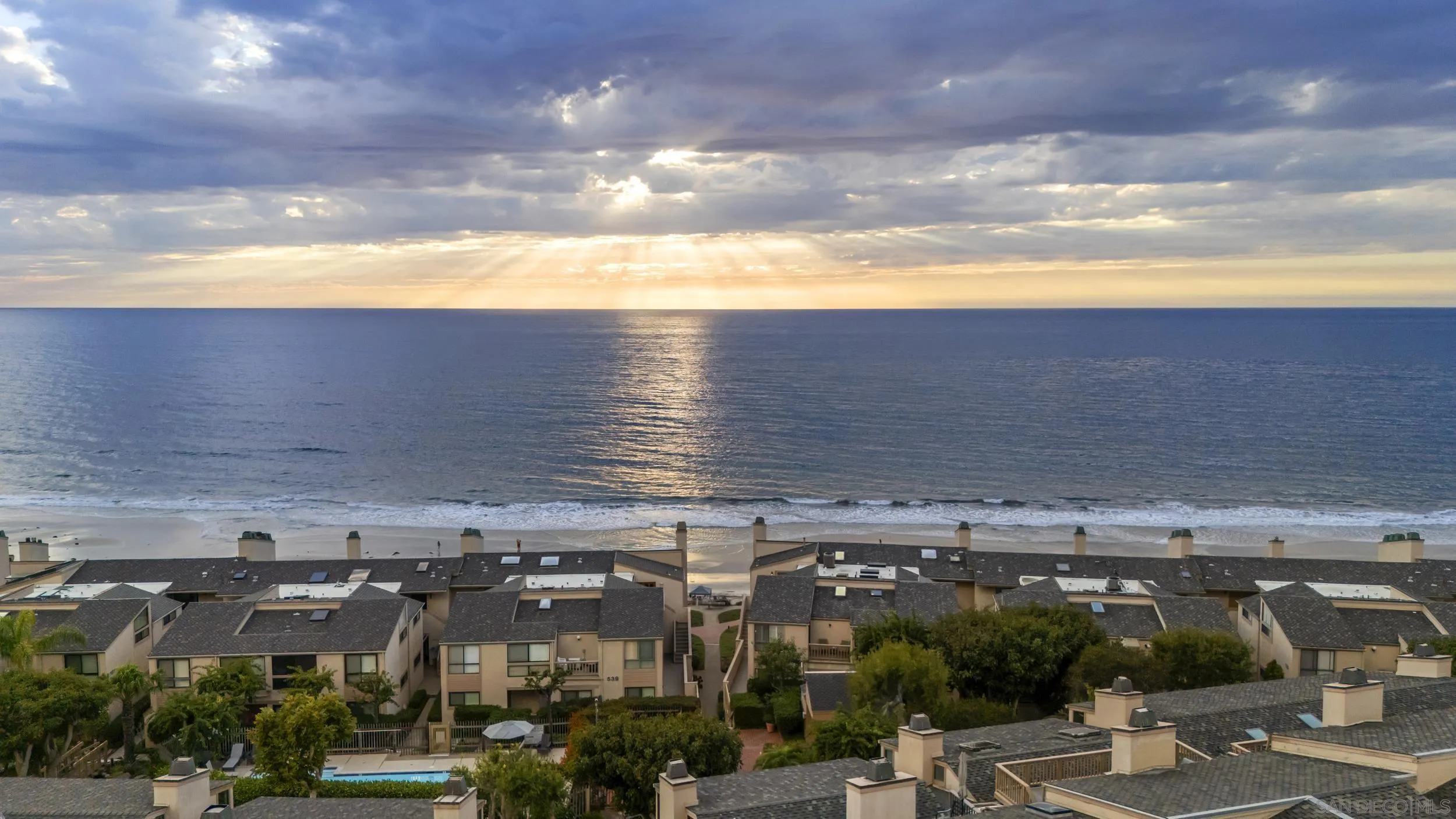 https://cdn.realtyfeed.com/cdn/127/250041408/98a556f44621e85fae2c64b7d3eb3322.webp