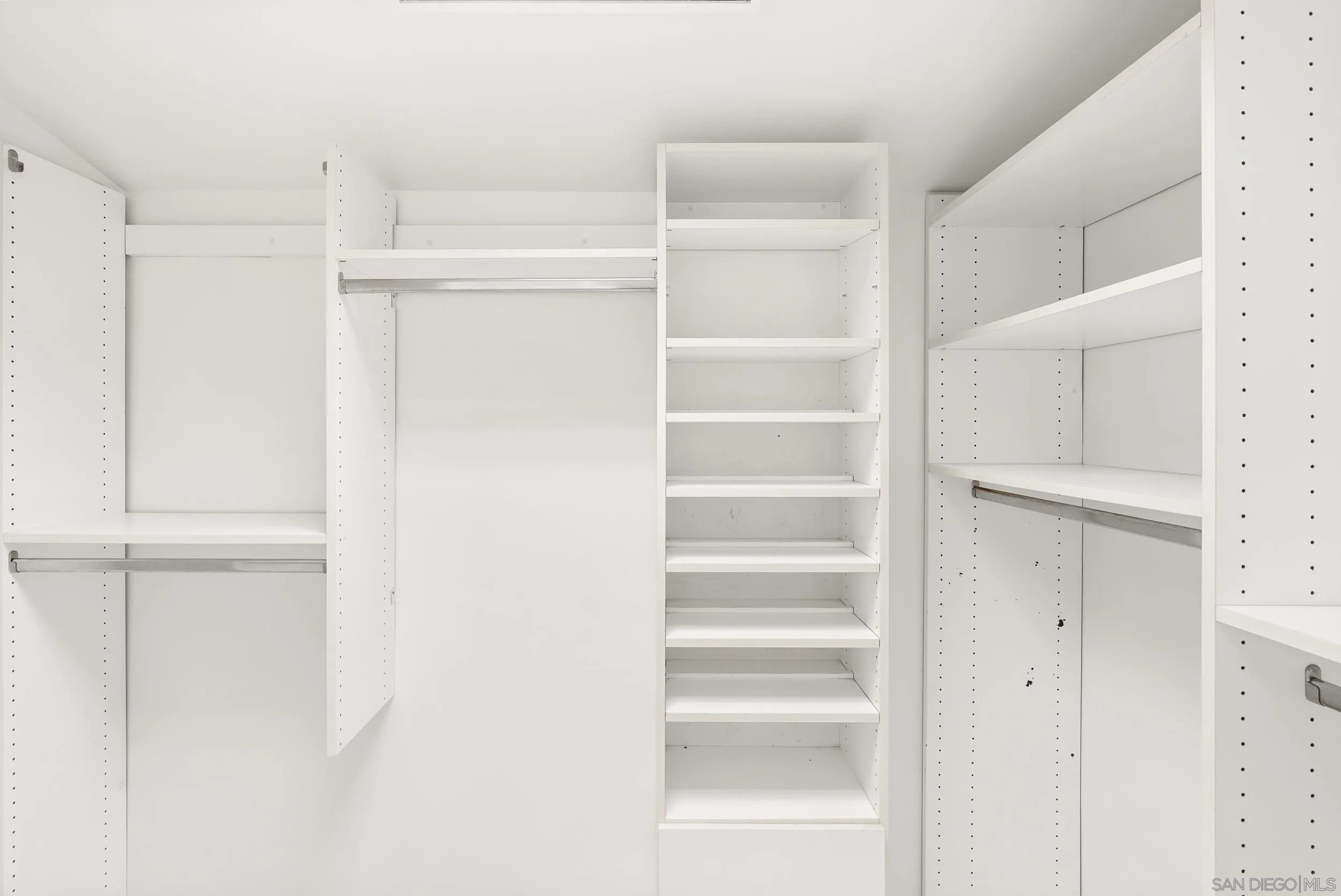 https://cdn.realtyfeed.com/cdn/127/250041408/dc46cd2aa9bbad123bfa2c0fa0356e7c.webp