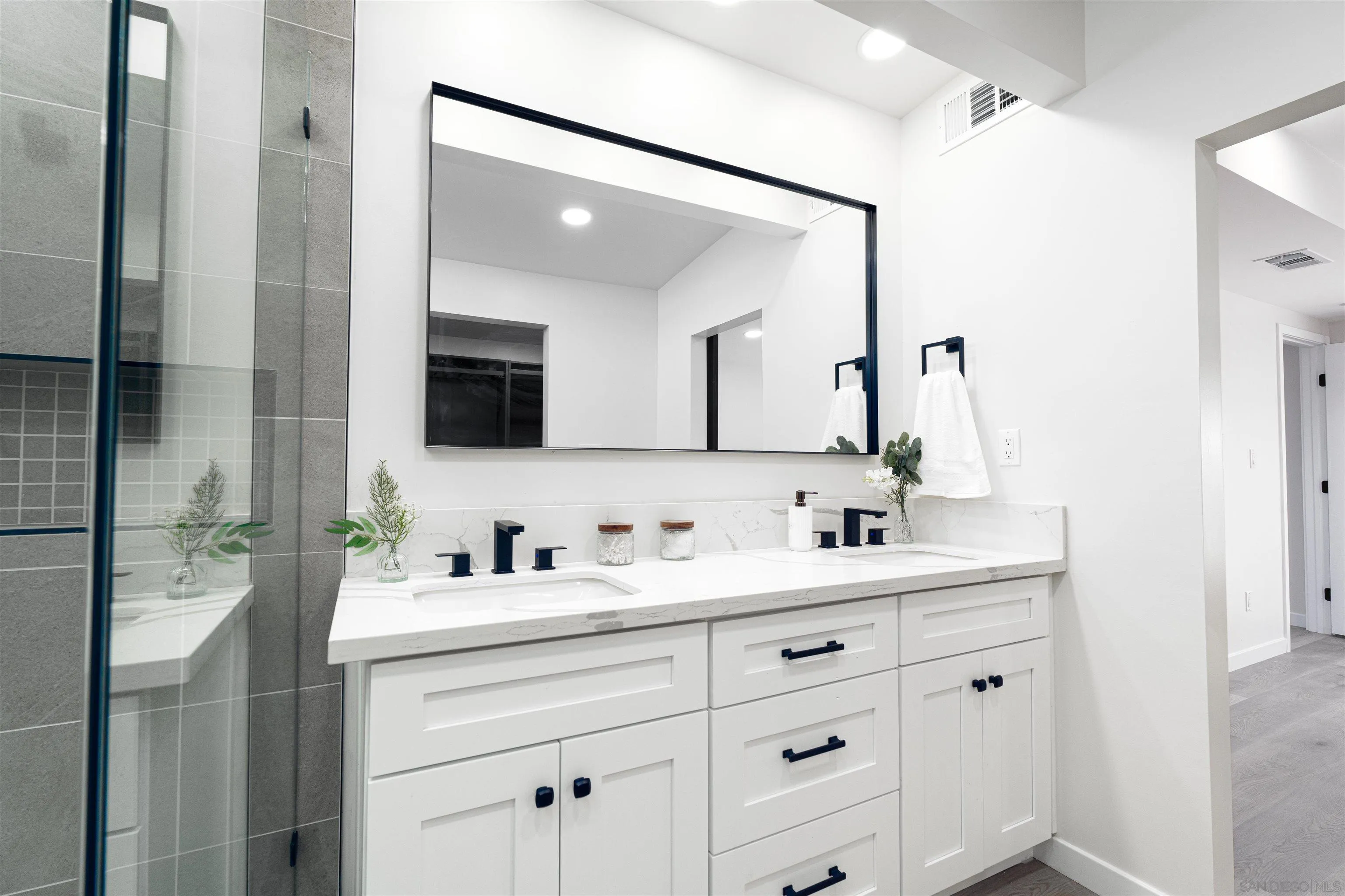 https://cdn.realtyfeed.com/cdn/127/250041410/937295fe4eca2cec41b4b191e27b46e1.webp