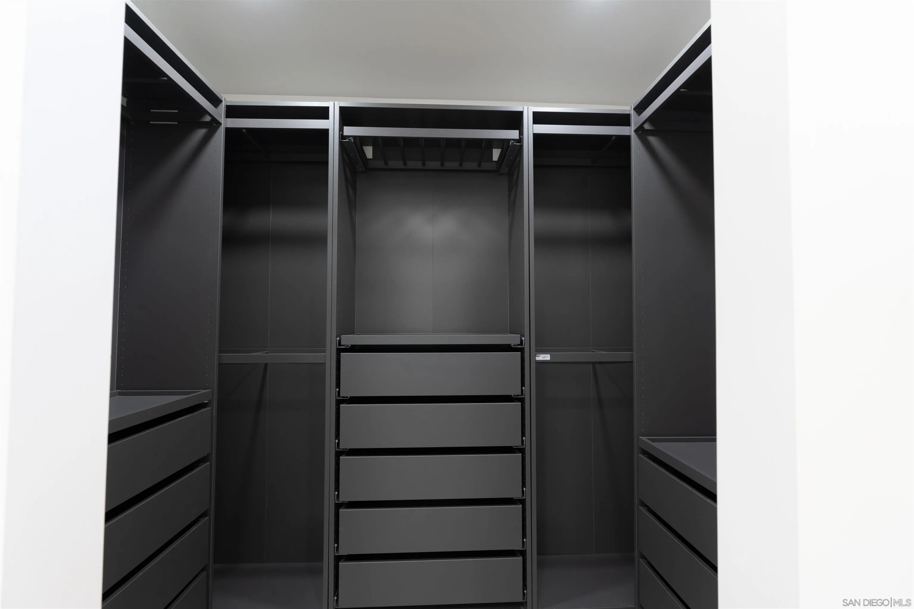 https://cdn.realtyfeed.com/cdn/127/250041410/bde08cc21150ca056da2c94dac6ebe90.webp