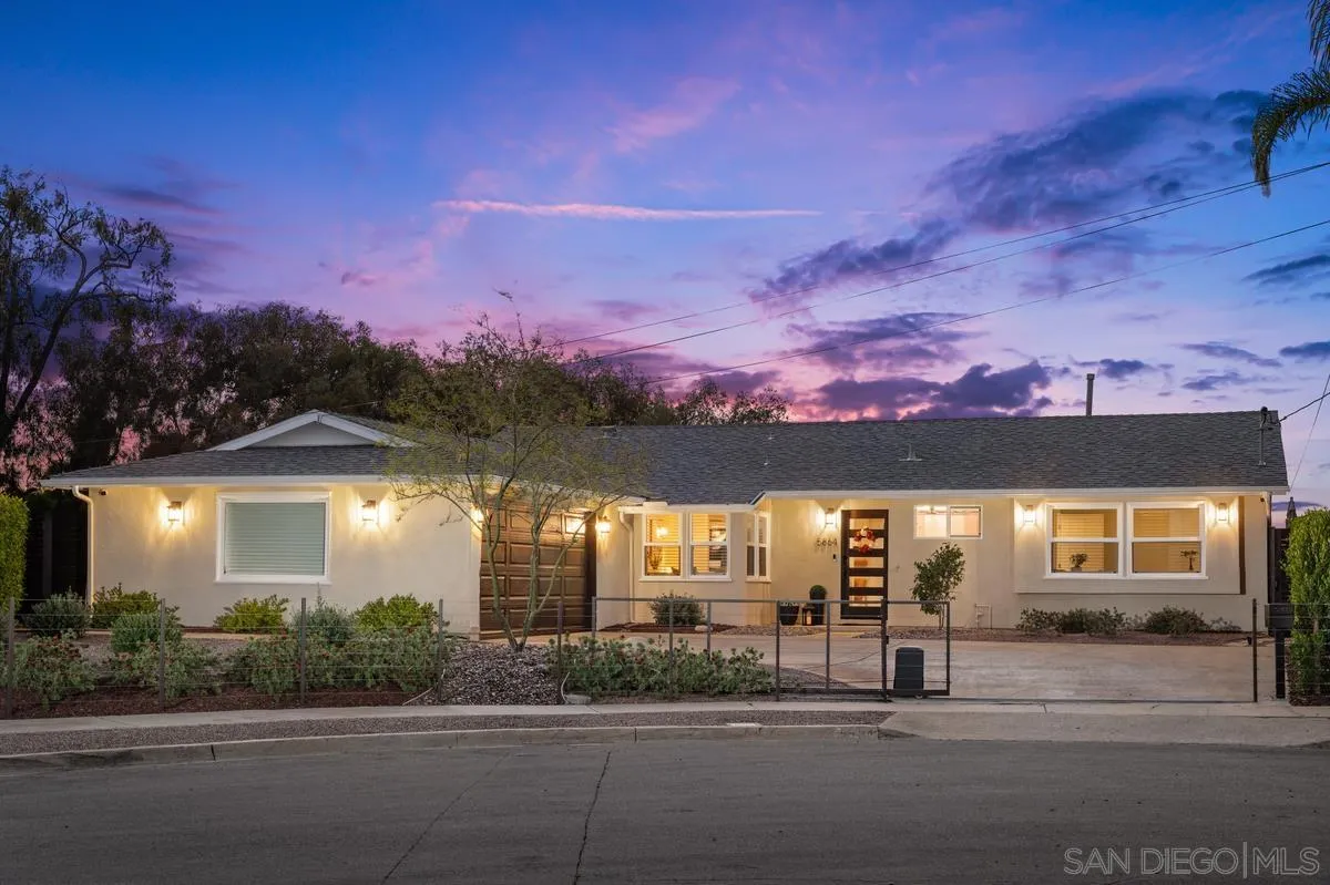 https://cdn.realtyfeed.com/cdn/127/250041414/ef16130d6e0831b14f991d7f848186e4.webp