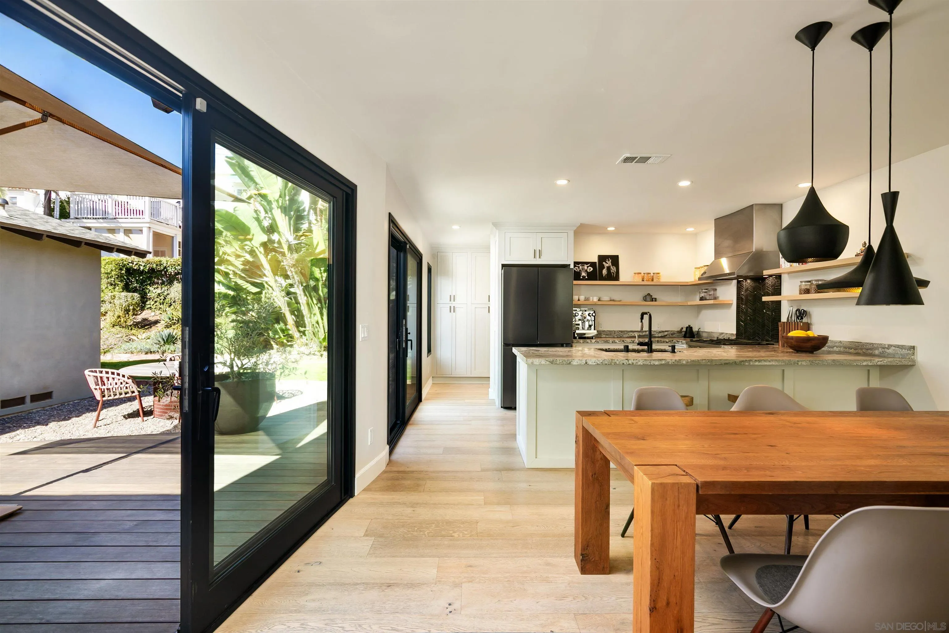https://cdn.realtyfeed.com/cdn/127/250041415/000449865b09f90960314d3599f9bf1c.webp