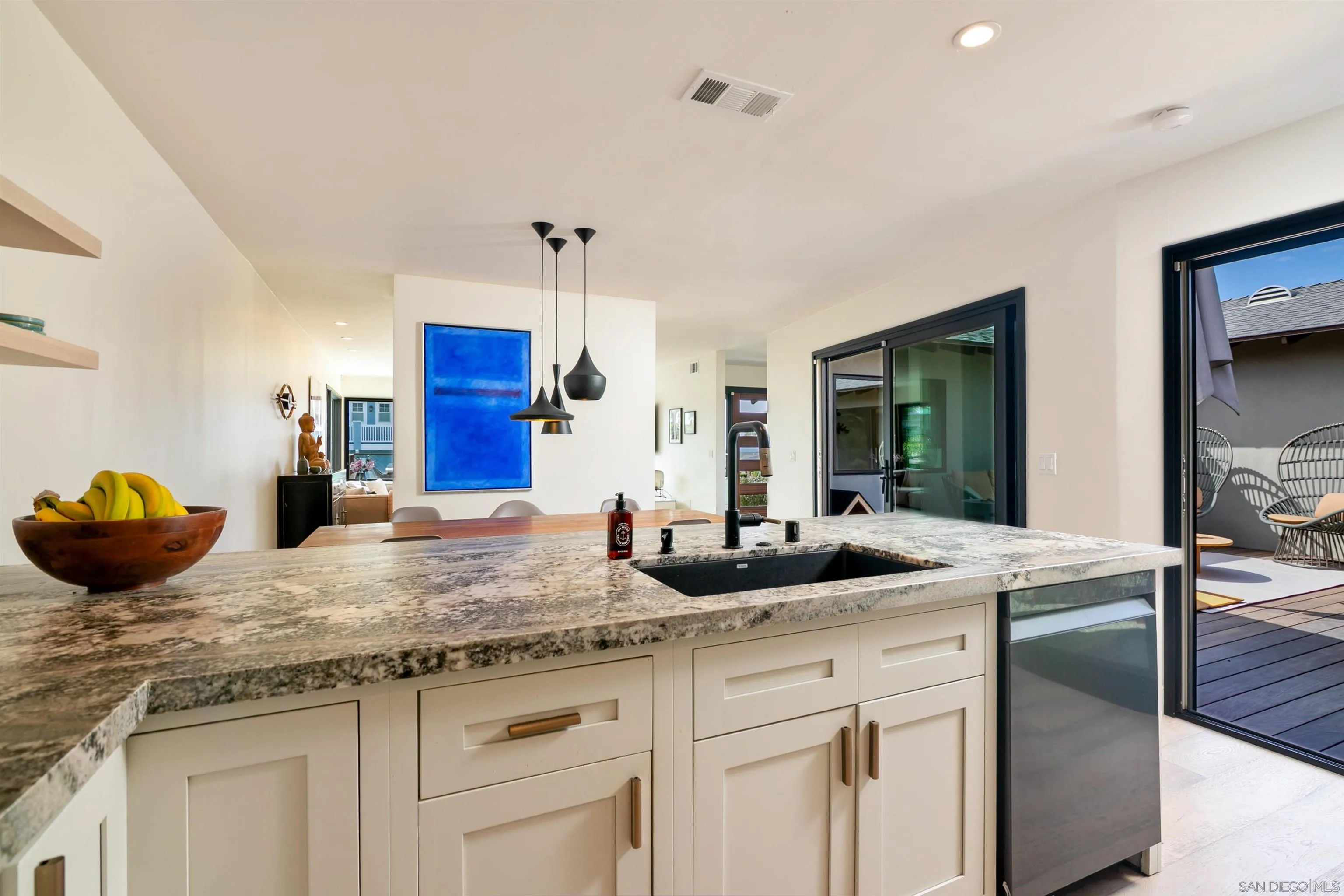 https://cdn.realtyfeed.com/cdn/127/250041415/cfd6c427448e2336e4c1a061c605007b.webp