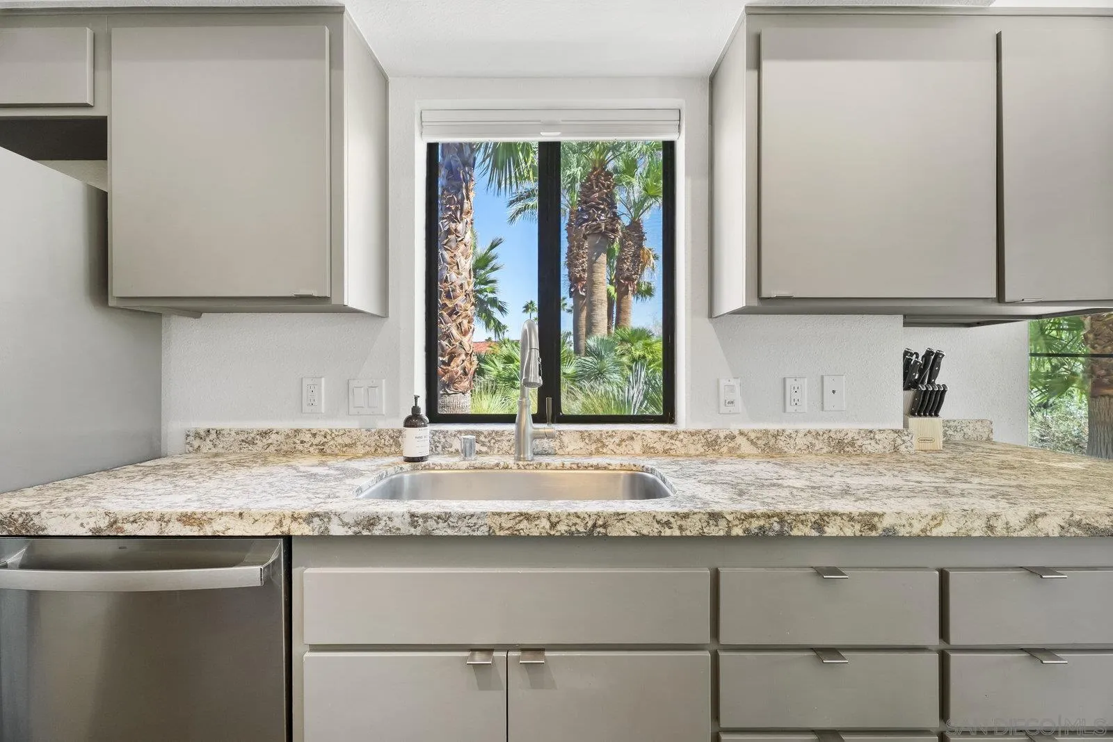 https://cdn.realtyfeed.com/cdn/127/250041418/836e46375024b15084e75fd6c910ecf1.webp