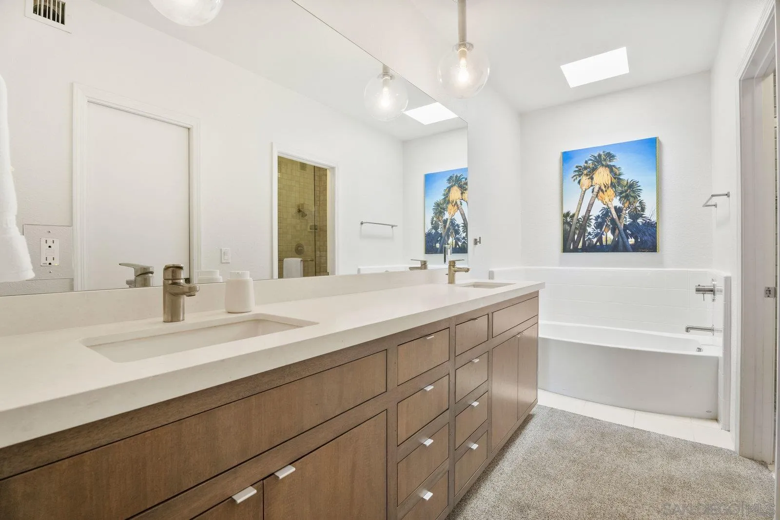 https://cdn.realtyfeed.com/cdn/127/250041418/f9cc5a9092a60a93083c31433c9818d7.webp