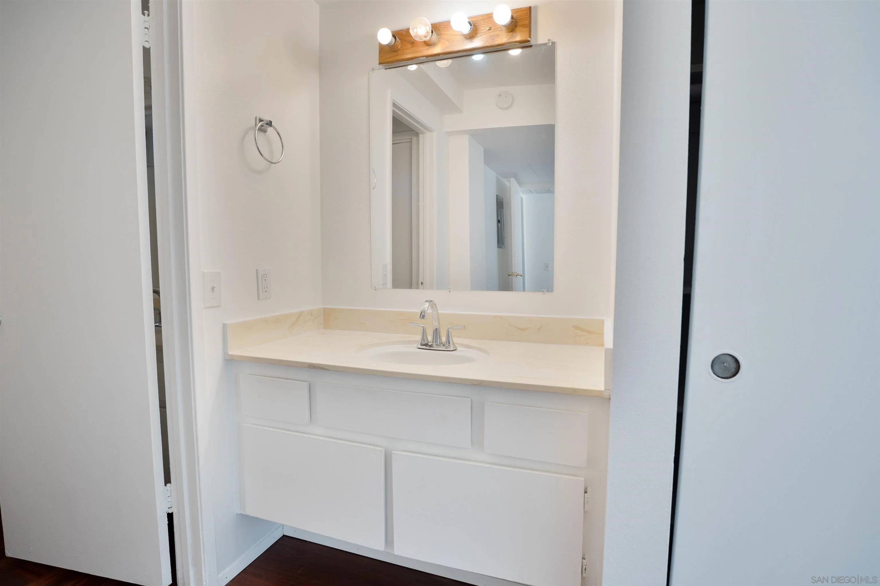 https://cdn.realtyfeed.com/cdn/127/250041426/1c010523e641da2b4b72b875d0624388.webp