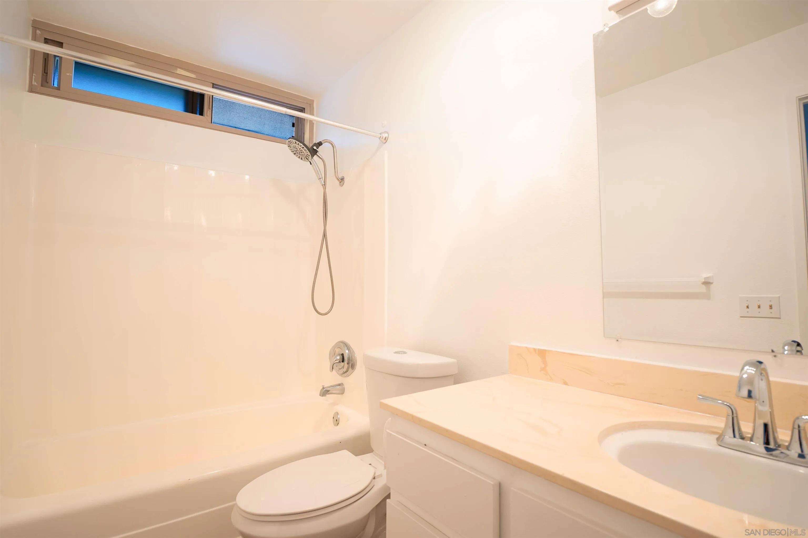 Photo #16: 250041426 Listing: Photo #16