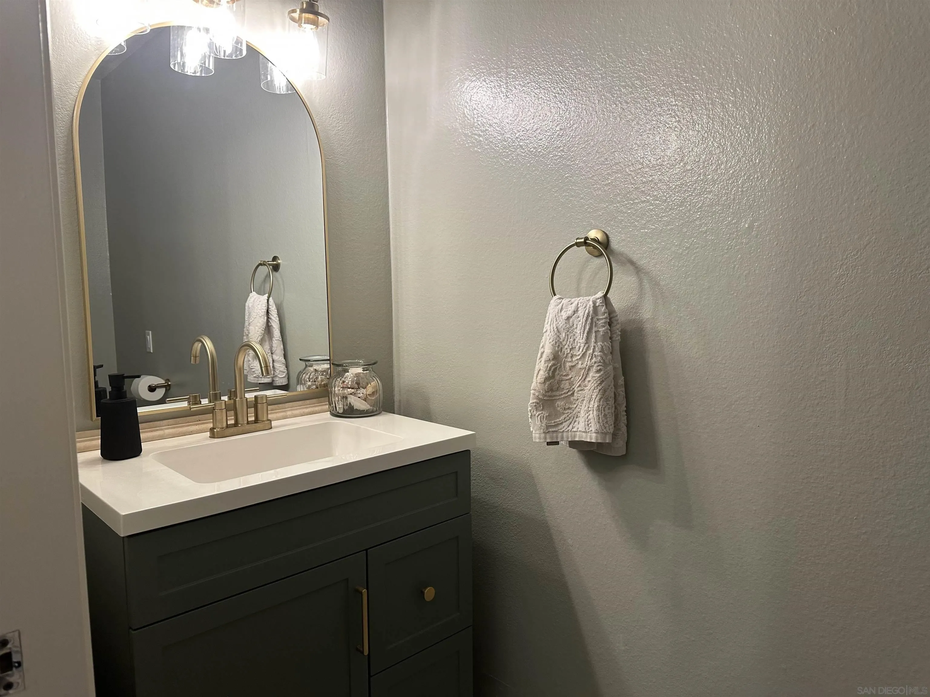 https://cdn.realtyfeed.com/cdn/127/250041428/1f0f6e034cc9e891c0df7181ee655a8d.webp