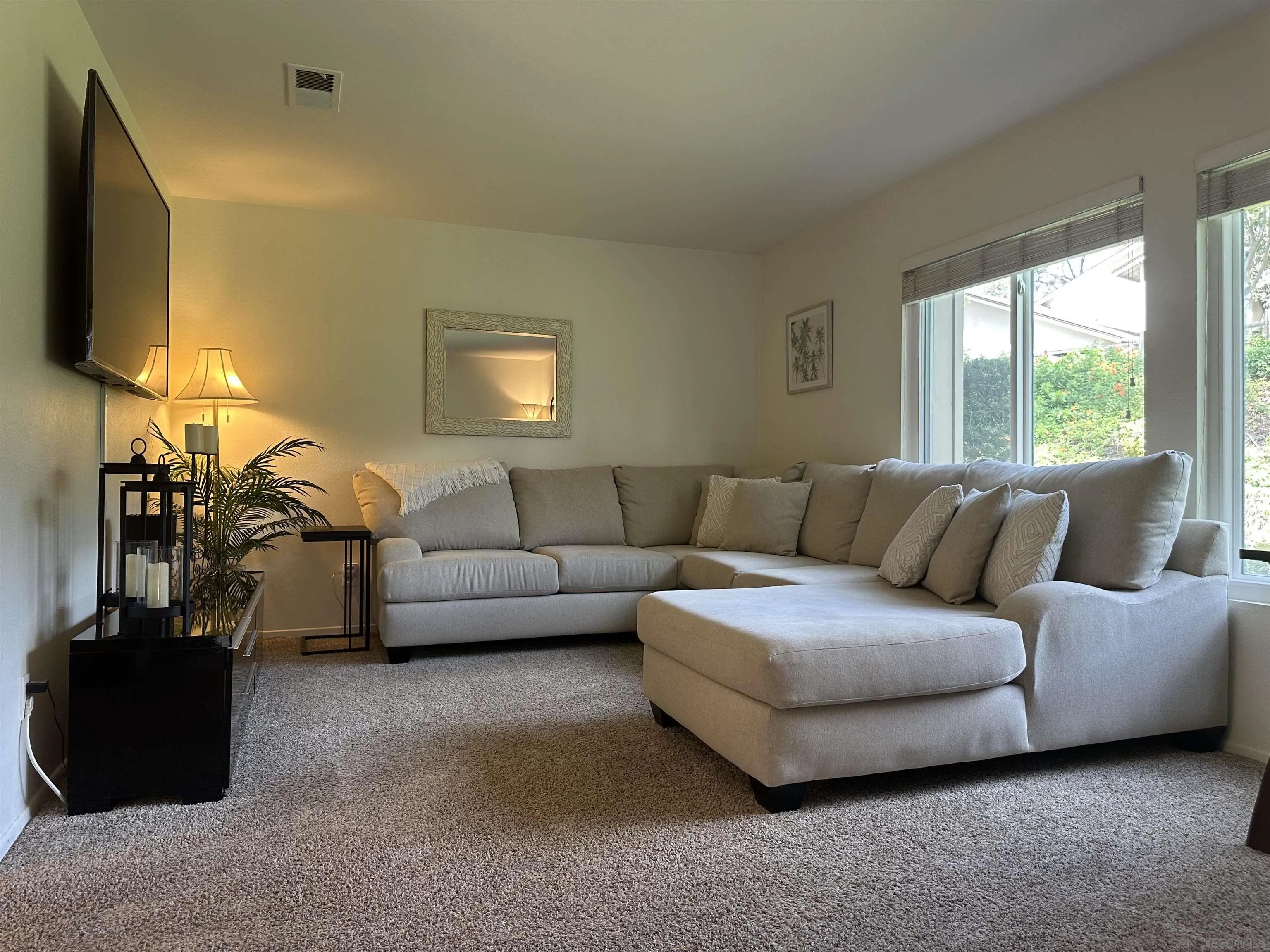 https://cdn.realtyfeed.com/cdn/127/250041428/cae75d36e5b3d513c371f842ec352c62.webp