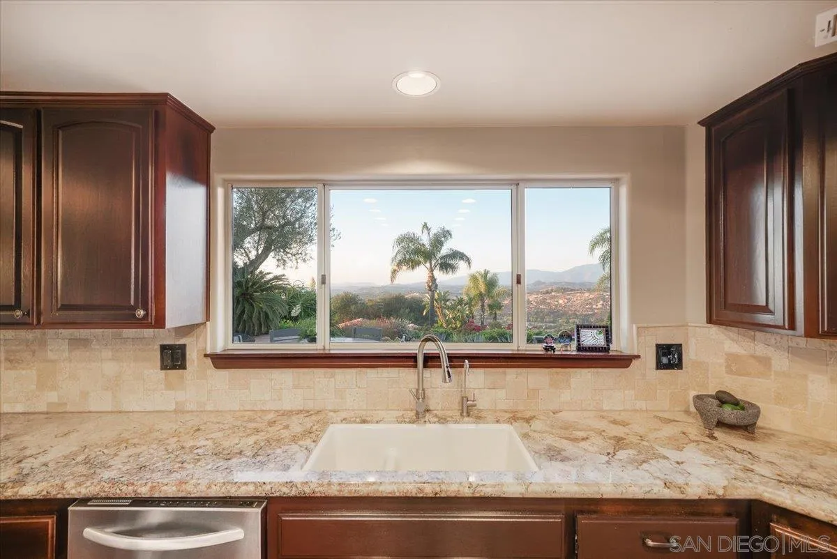 https://cdn.realtyfeed.com/cdn/127/250041436/023f993d848db34b0ee32587c55c94d2.webp
