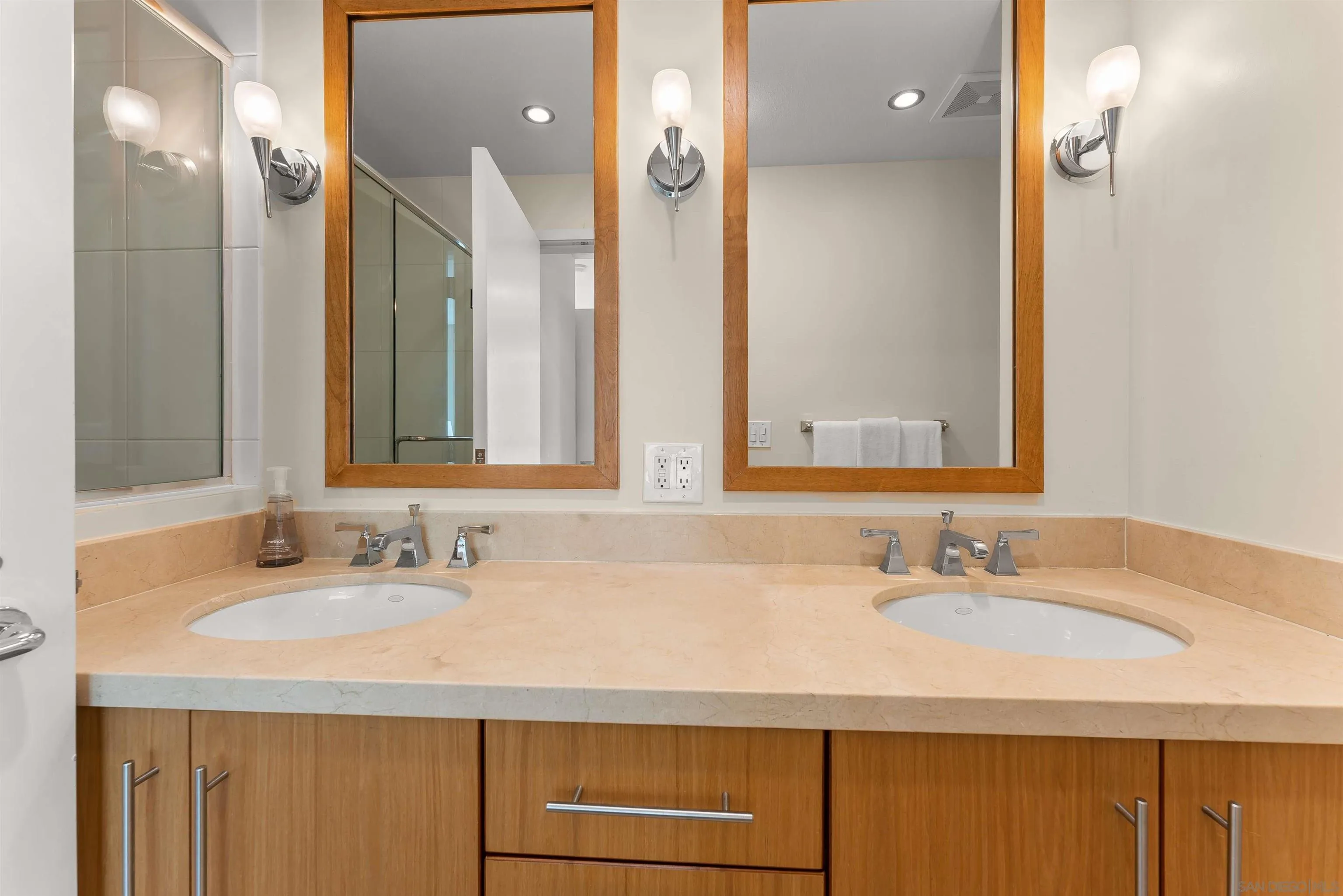 https://cdn.realtyfeed.com/cdn/127/250041441/f94e47d94daf28dc3b369158c5dd2d33.webp