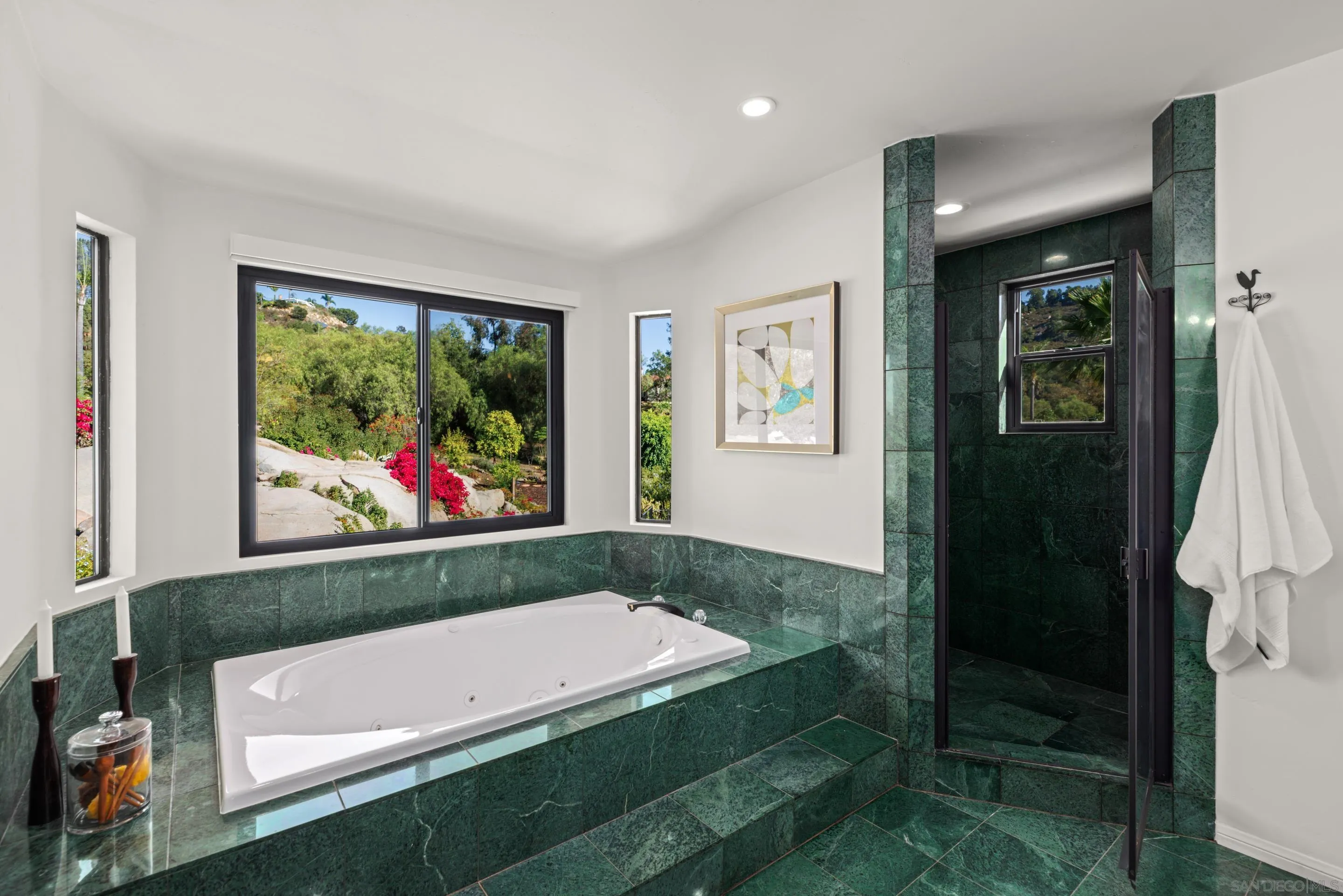 https://cdn.realtyfeed.com/cdn/127/250041445/457e9f753343a068af8c3bc1882b2a96.webp