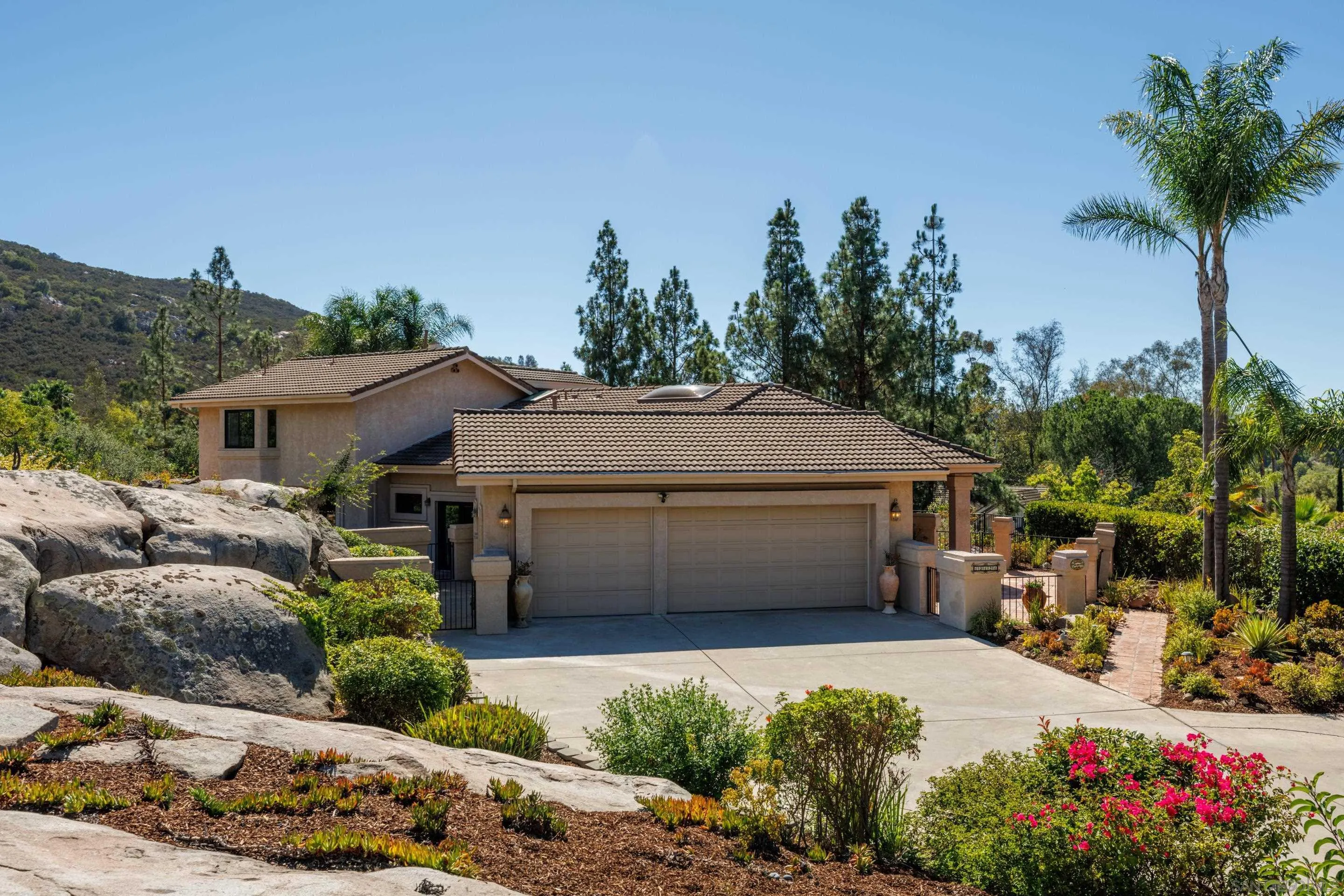 https://cdn.realtyfeed.com/cdn/127/250041445/d8dbfe97ffc84c7b1fc0b50c72b126ad.webp