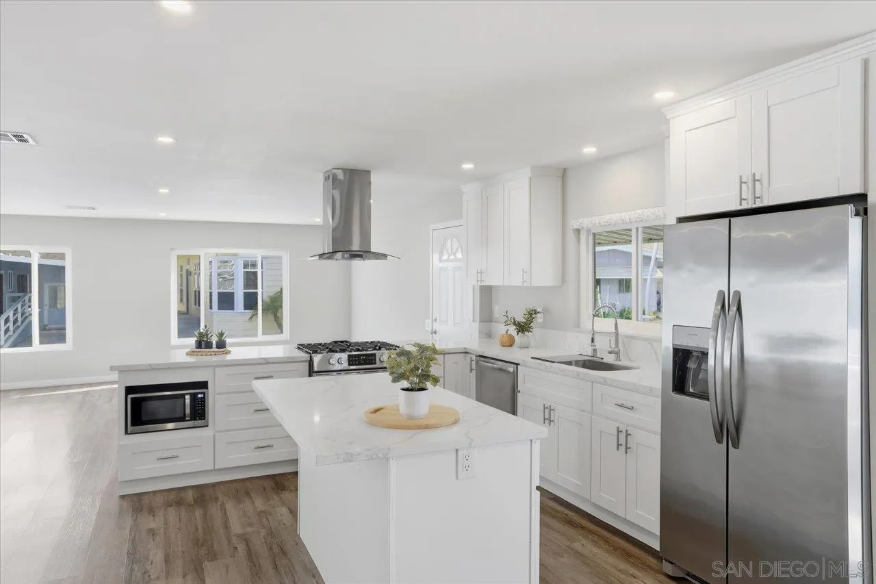 https://cdn.realtyfeed.com/cdn/127/250041448/0c403ddc83f195f8ddb9899a16589854.webp