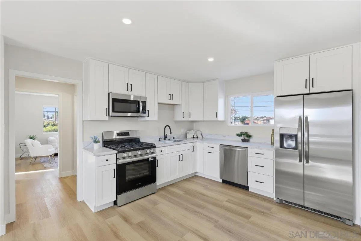 https://cdn.realtyfeed.com/cdn/127/250041450/c847bd11a616b47e09face4f5808c1c1.webp