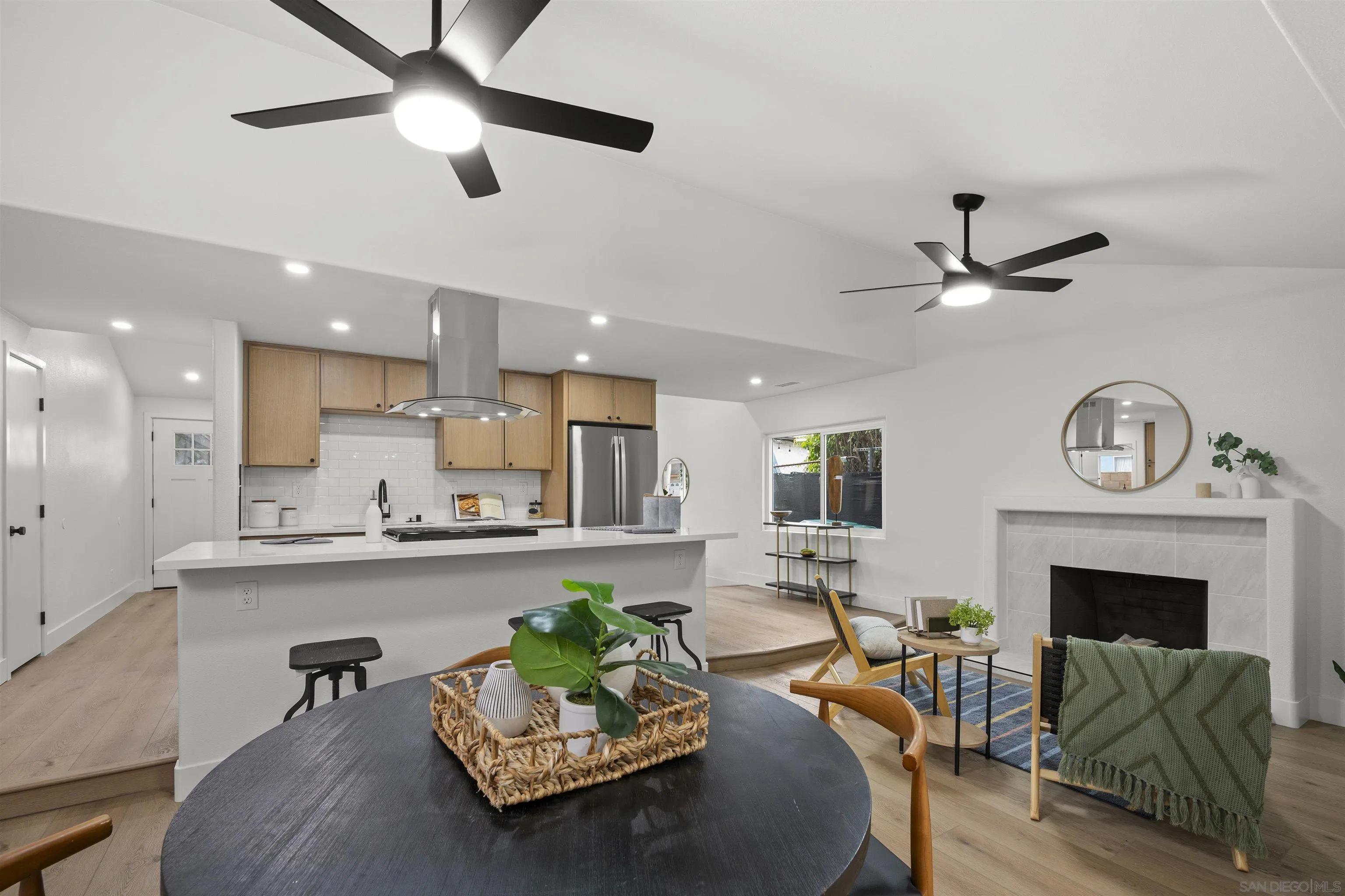 https://cdn.realtyfeed.com/cdn/127/250041454/01cb4967c938c297612b270c8c3c722e.webp