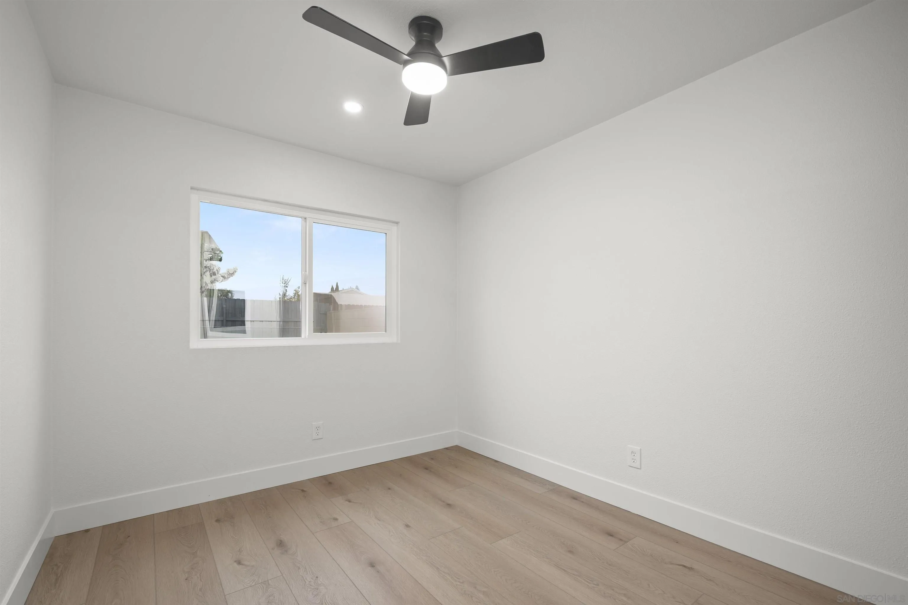 https://cdn.realtyfeed.com/cdn/127/250041454/c2790f3d267faa6bee86d0d947334edb.webp