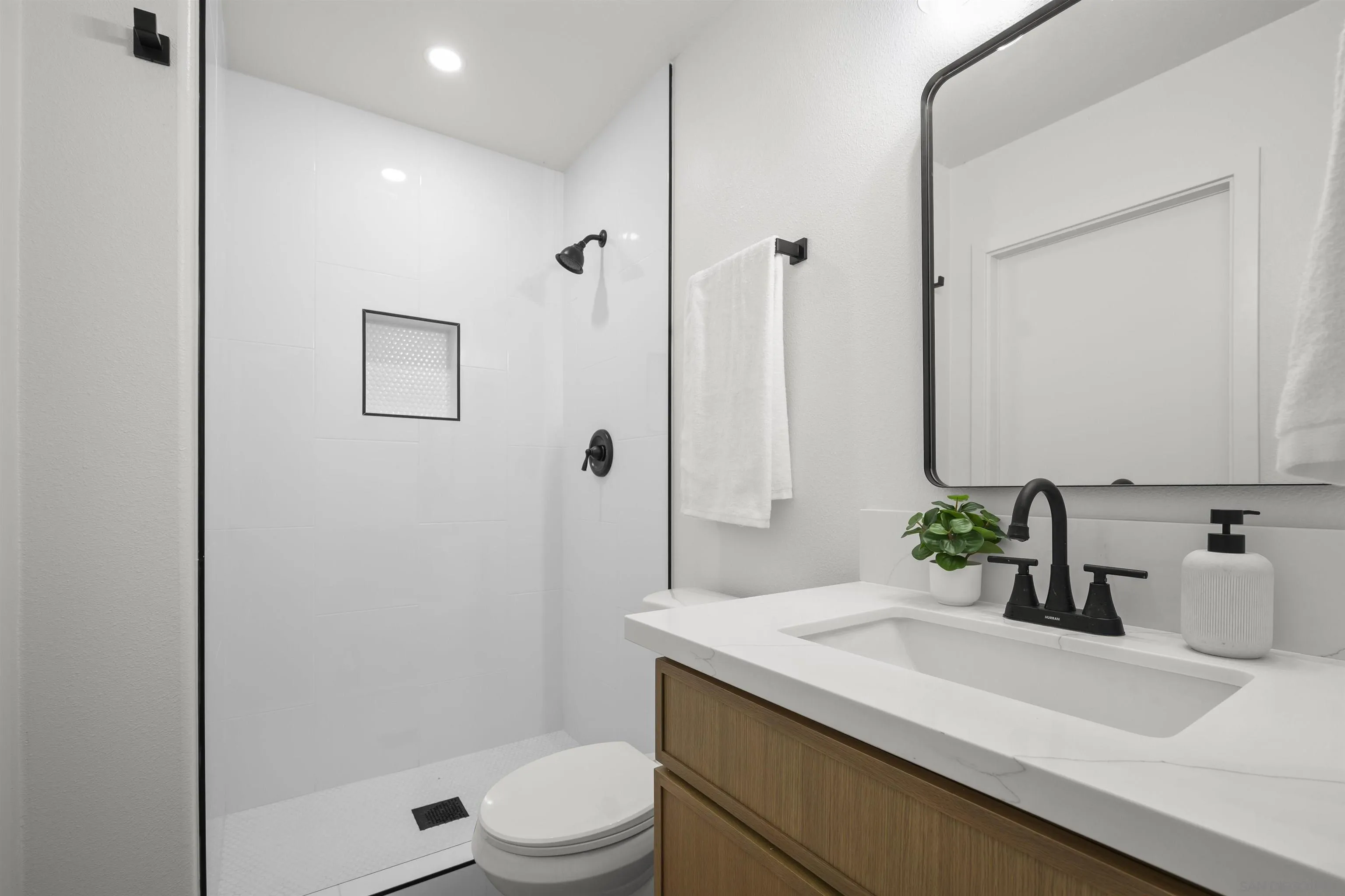 https://cdn.realtyfeed.com/cdn/127/250041454/dd9be16fdde085969a74f1168ea7f517.webp
