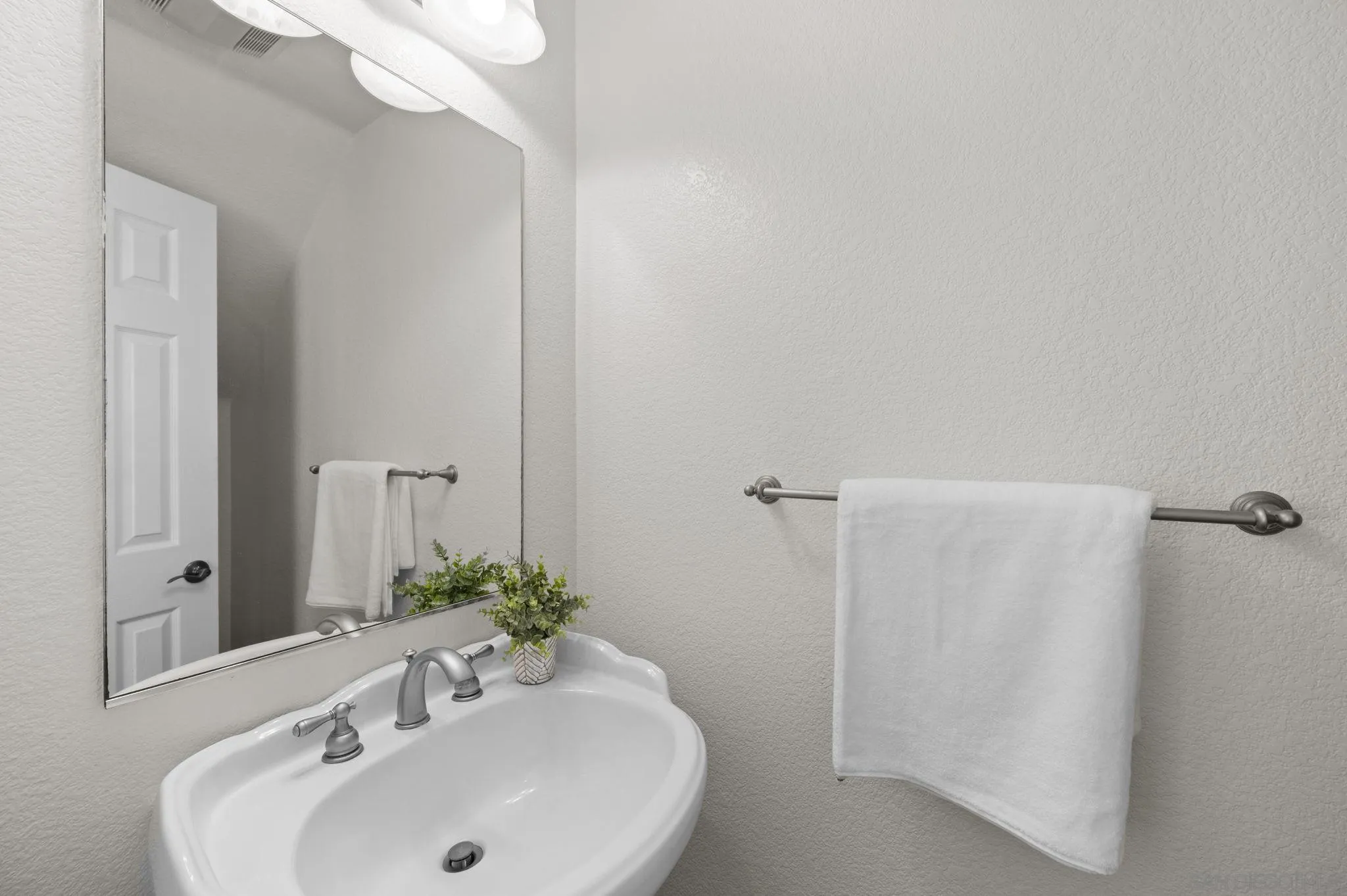 https://cdn.realtyfeed.com/cdn/127/250041457/0b14d46db8b60fde444732181b97ca2c.webp
